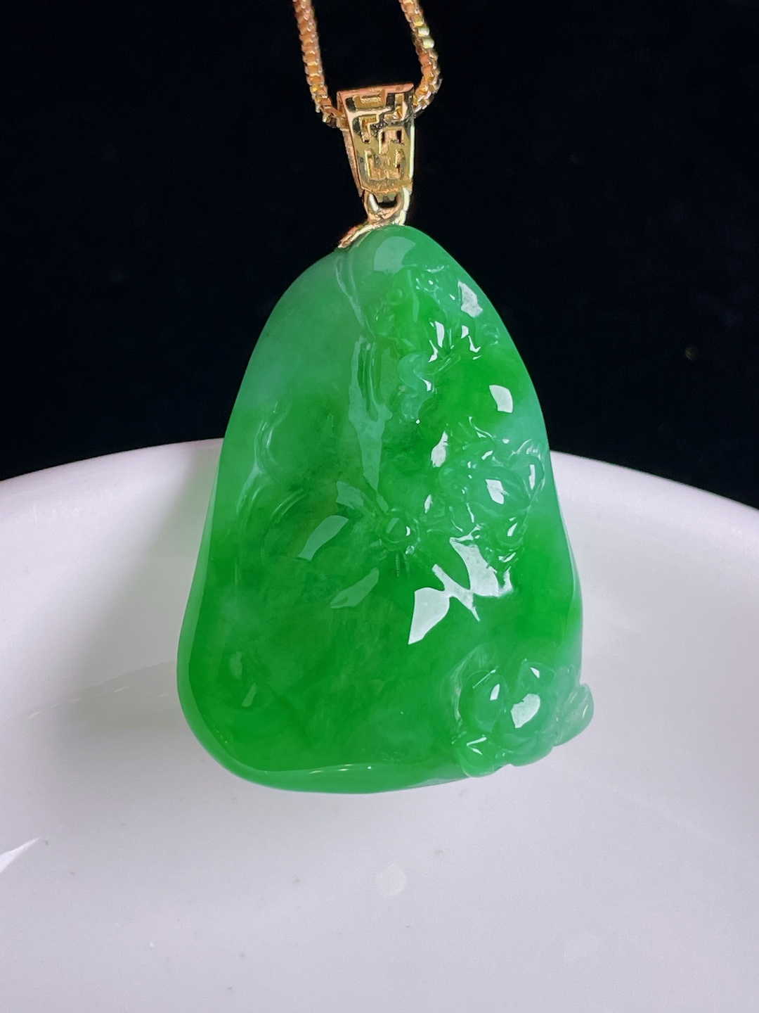 ️辣绿和和美美荷叶，18k镶嵌，老种起光，细底通透，尺寸：35.3裸石28.4/21.3/9.7mm0912