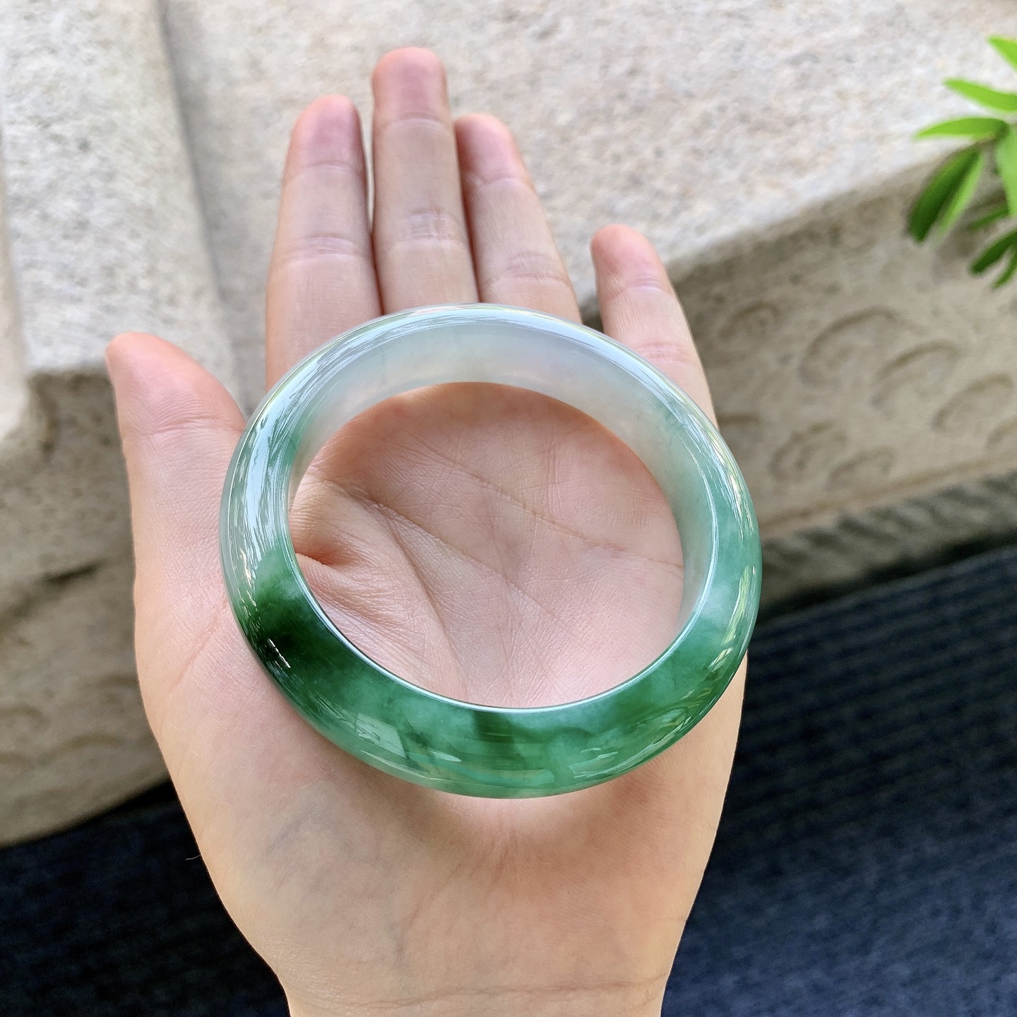 正圈53 54 圈口54.6/12.7/8.8 编码Q5091321 冰糯飘辣绿，水润，种老，细腻，