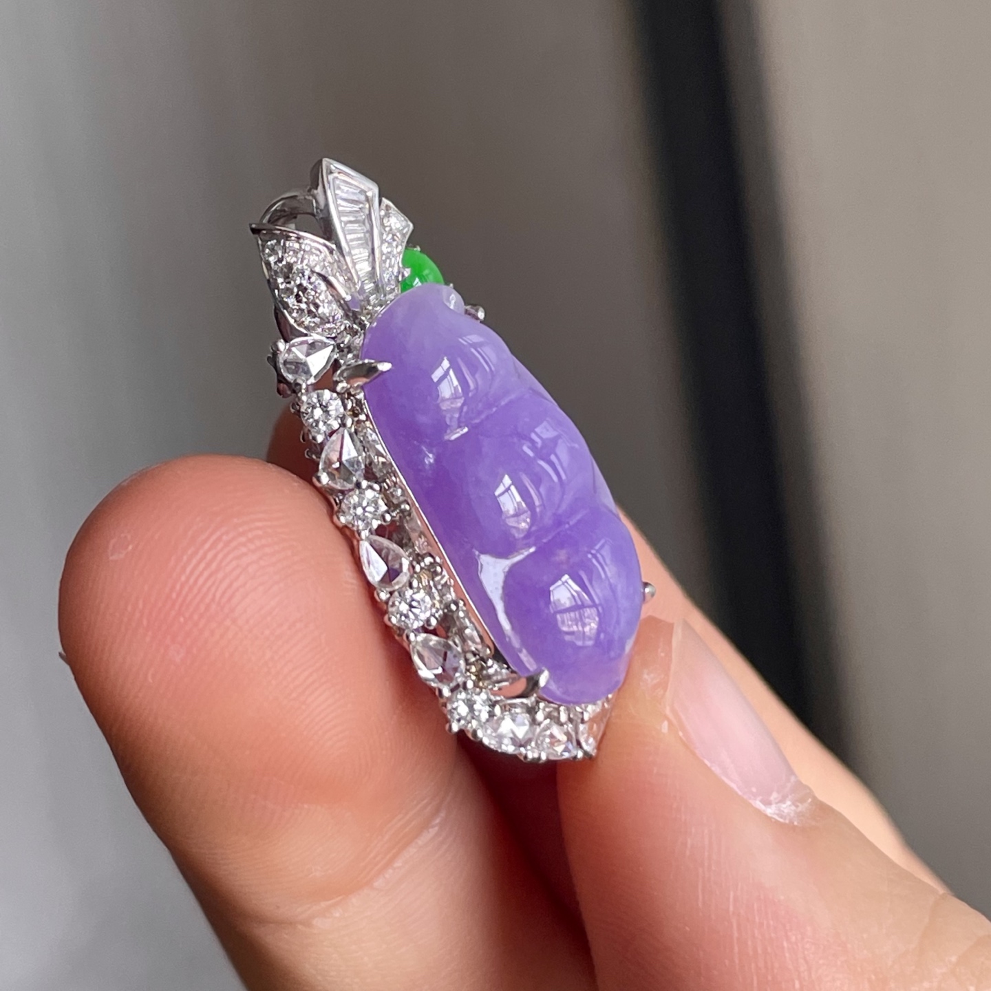 缅甸冰种福豆吊坠，18k金镶嵌，饱满水润，无裂，裸石尺寸19.4/10/6--29/13.8/9编码0911好数字
