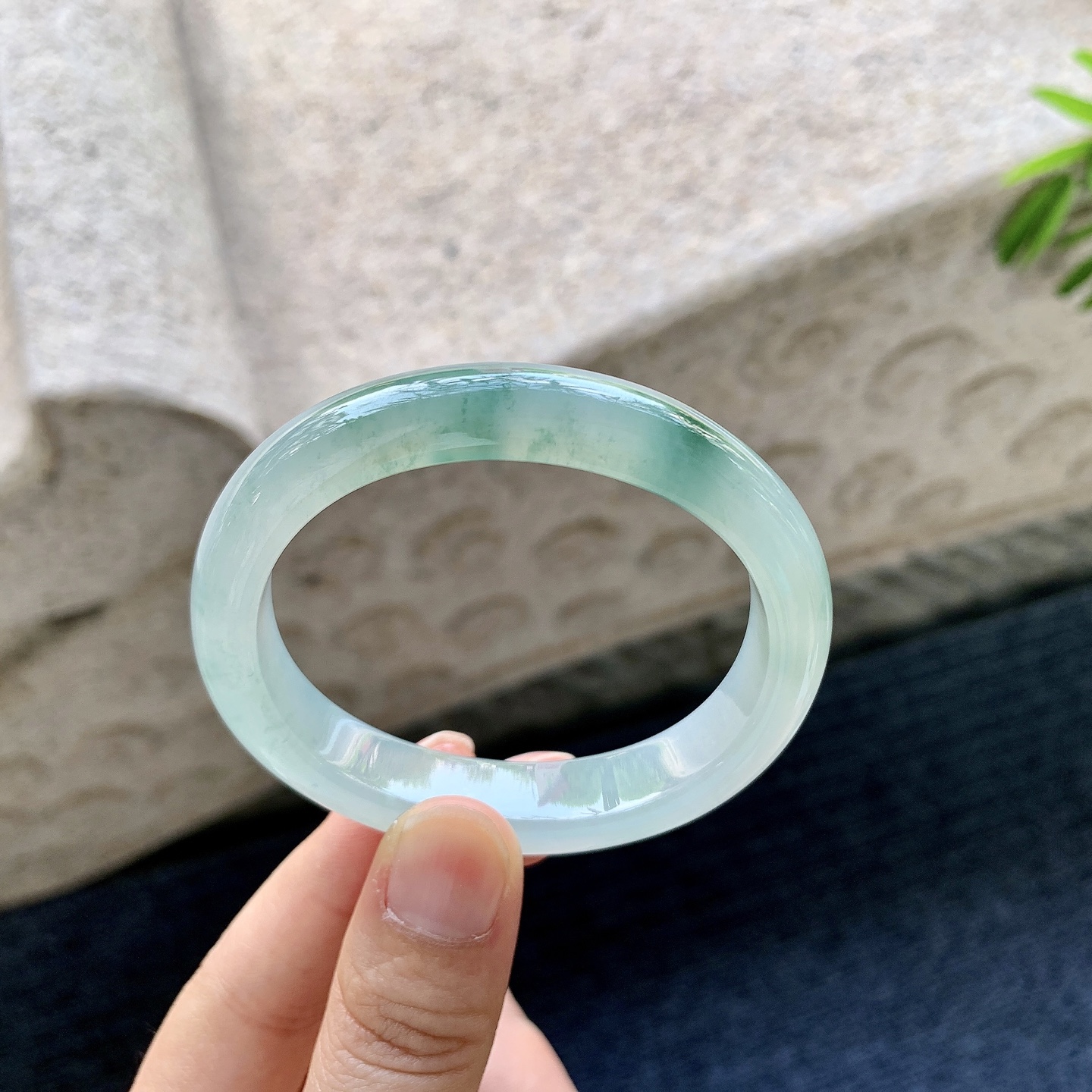 贵妃51 52 圈口52/44.7/7.5 编码T1091312 冰糯飘花，水润，种老，细腻，无裂