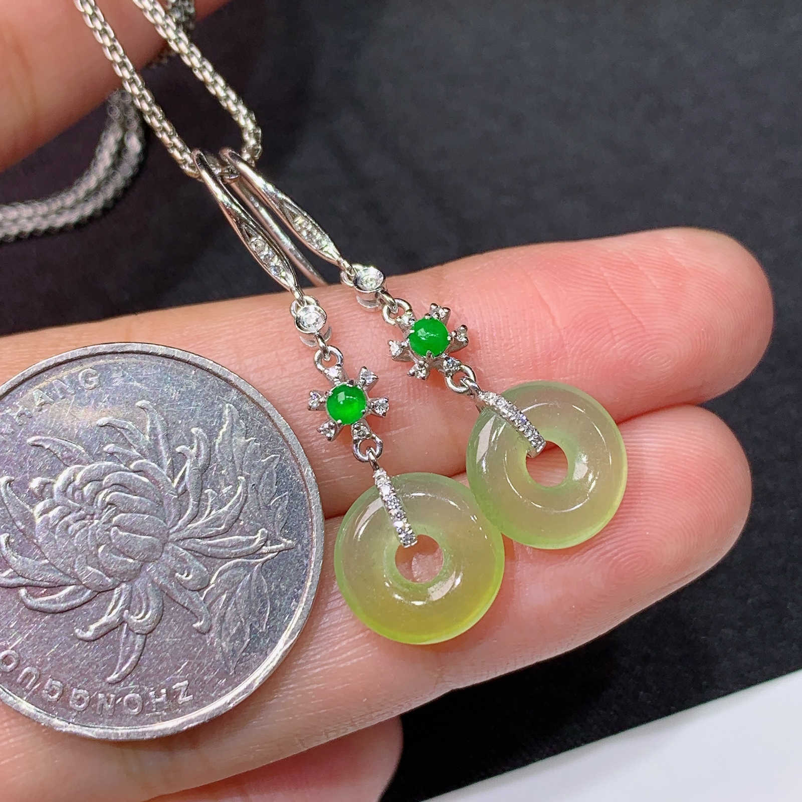 冰黄翡甜甜圈耳坠，18k金镶嵌，简约时尚，冰润细腻，种水足，Ls 尺寸10.5*2.5