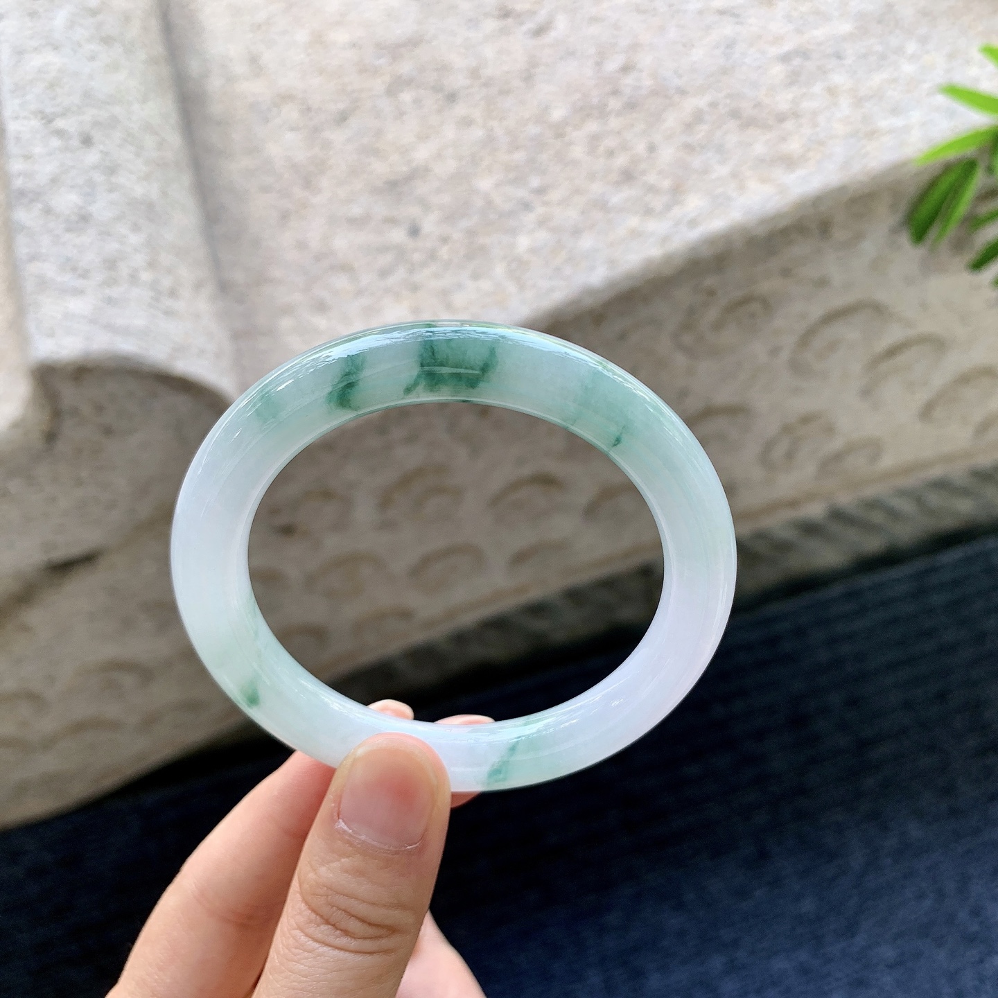 圆条53 54 圈口54.2/9/9.2 编码AD091308 糯冰飘花，水润，种老，细腻，无裂