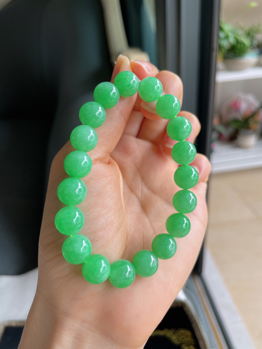 缅甸天然翡翠A货，冰满绿阳绿手链，尺寸：10mm。【编4320】