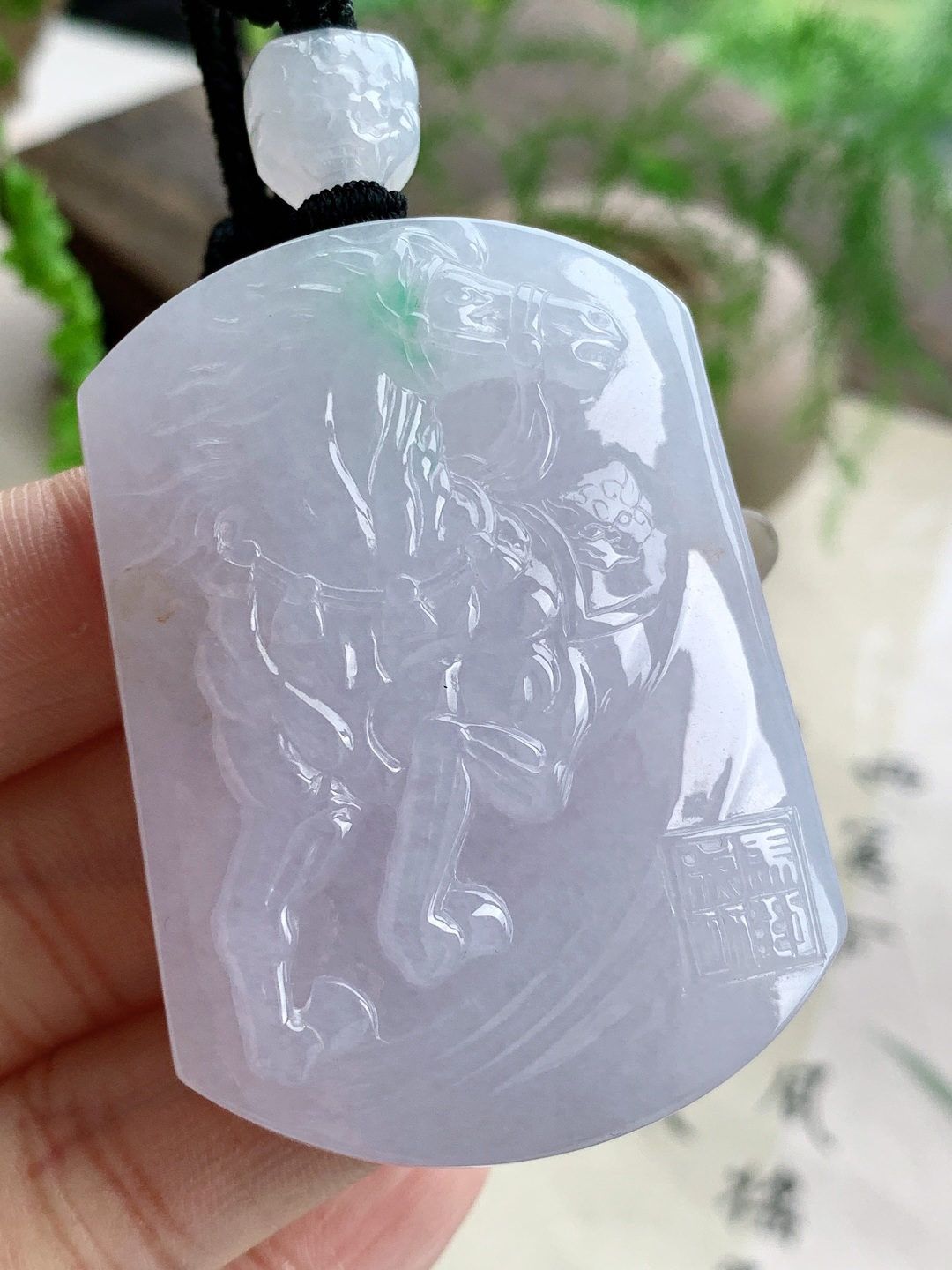 【裸石】️糯冰紫底生肖马飘绿花马上成功吊坠【说明】缅甸 性比高 超厚 飘花【尺寸】54.3-39.4-11.7【重量】63克