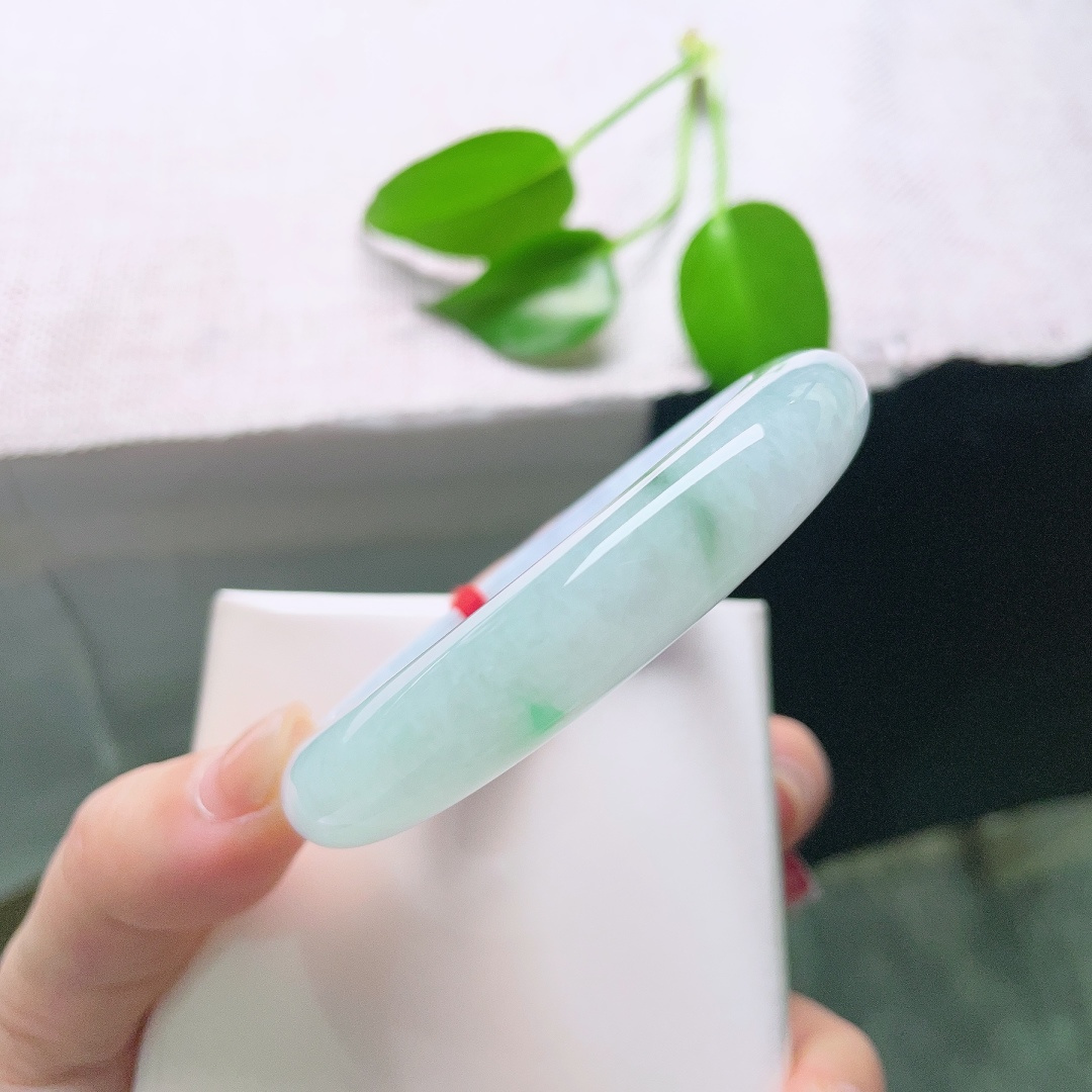 53.2/11.6/8.8，春彩正圈，色线，浅底飘绿衬肤柔和，花色不繁杂，日常佩戴清爽耐看，自带灵气。ss58853a