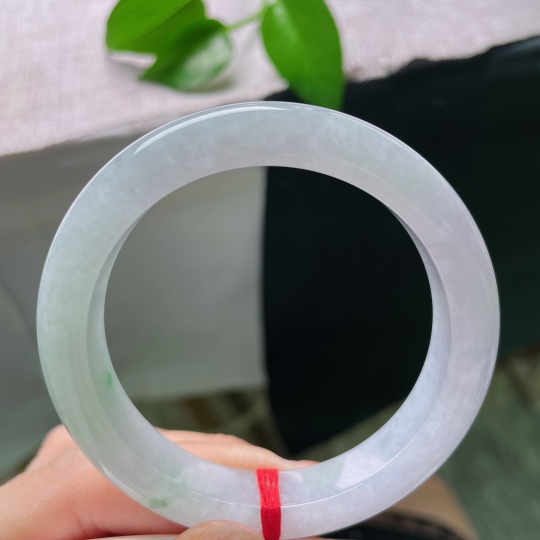53.2/11.6/8.8，春彩正圈，色线，浅底飘绿衬肤柔和，花色不繁杂，日常佩戴清爽耐看，自带灵气。ss58853a