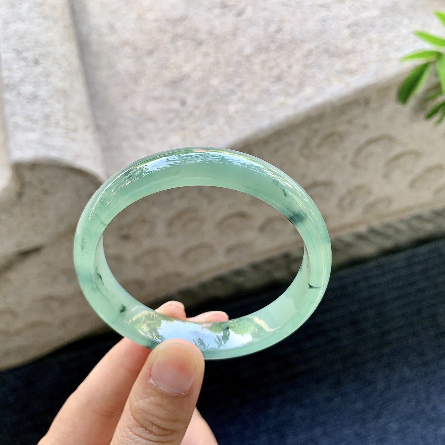 正圈53 54 圈口54.8/12.7/6.2 编码GL091338 糯冰飘花，水润，种老，细腻，打灯有纹线