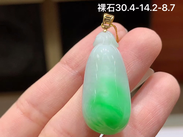 ️ 18K 冰飘绿福瓜吊坠 无裂，尺寸，30.4-14.2-8.7