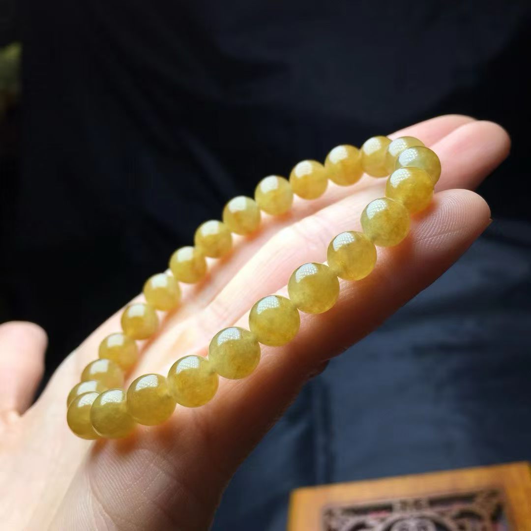 ️ 黄翡手链，卡7.9～7.7mm，24颗，种好，玉质细腻，均匀，色浓，颗颗精选
