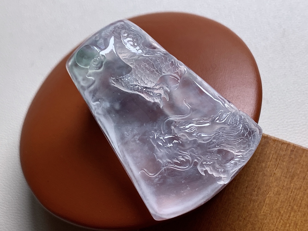 ️ 玻璃种龙牌 底子水润，工艺精湛栩栩如生，无裂尺寸38.6*26.2*5.8