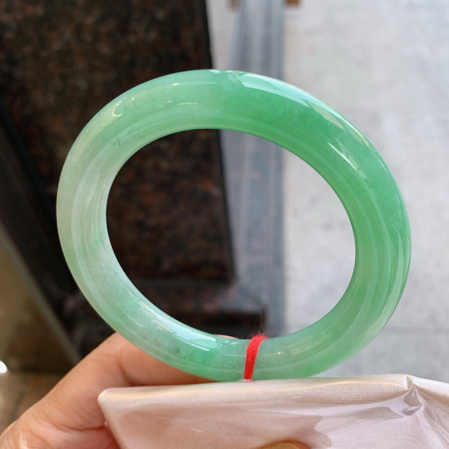 圆条飘绿 表皮微瑕疵 版型好