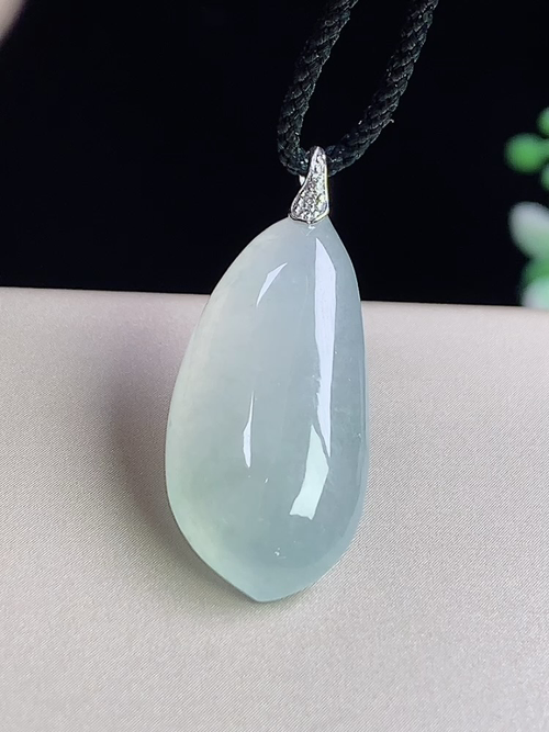 18k金镶冰种福瓜，无裂，尺寸28-12.8-5.5mm，j12pa09