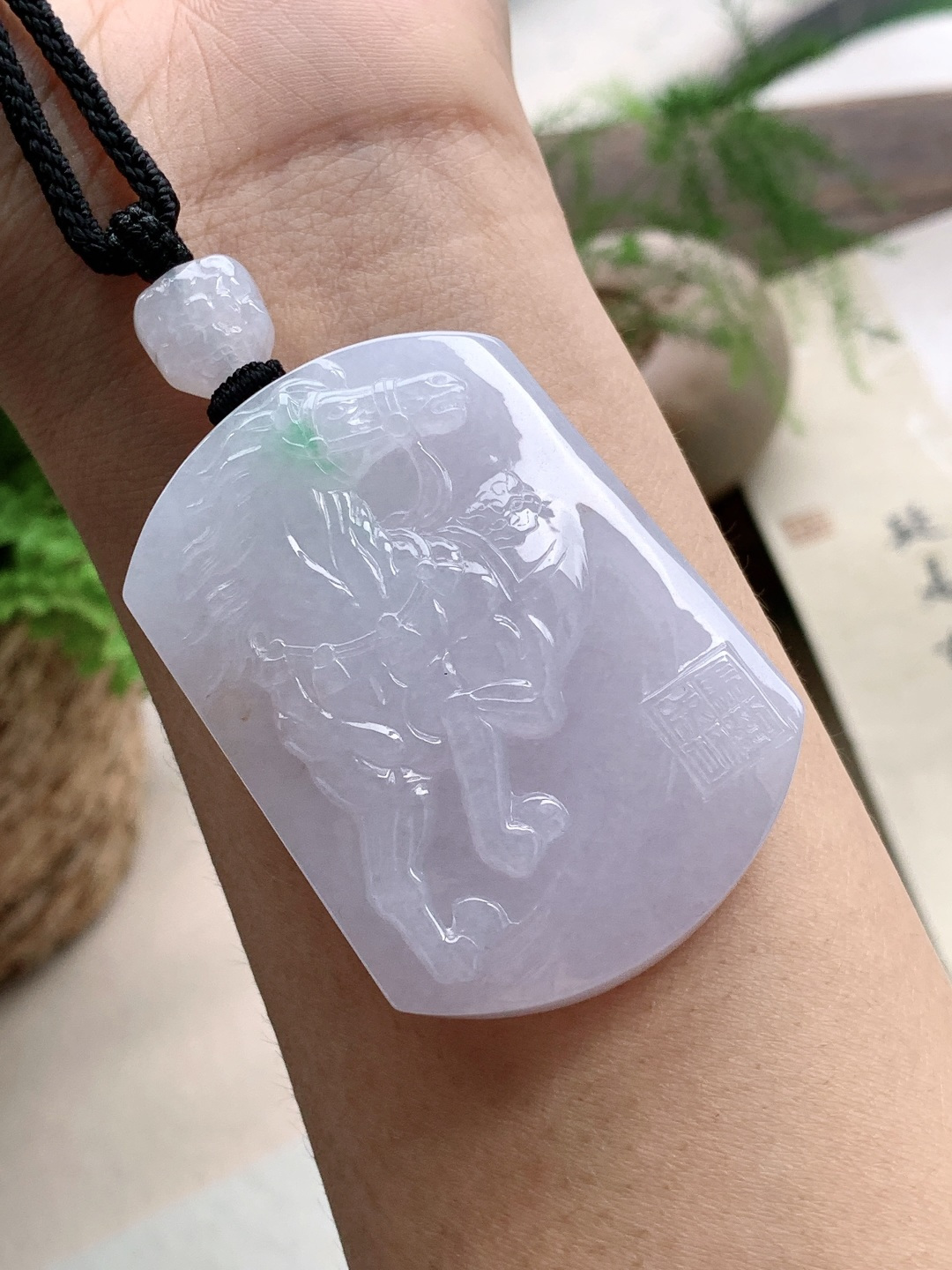 【裸石】️糯冰紫底生肖马飘绿花马上成功吊坠【说明】缅甸 性比高 超厚 飘花【尺寸】54.3-39.