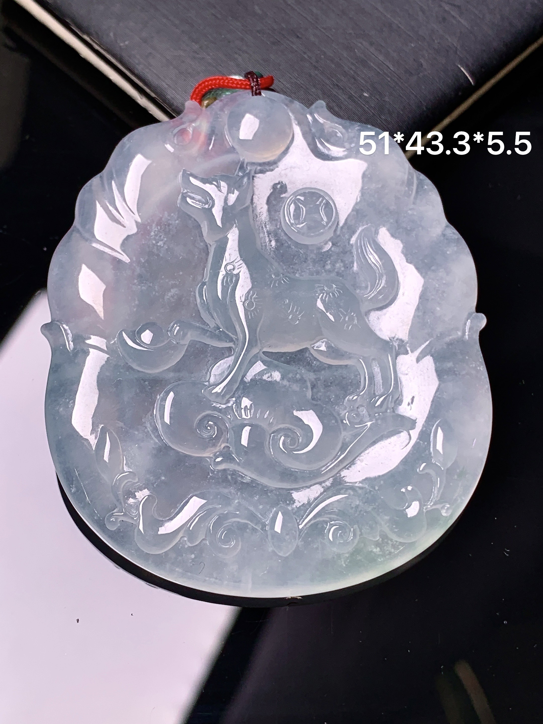 冰种生肖狗吊坠 玉质细腻 色泽艳丽清新 水润亮眼 整体尺寸51*43.3*5.5 2x