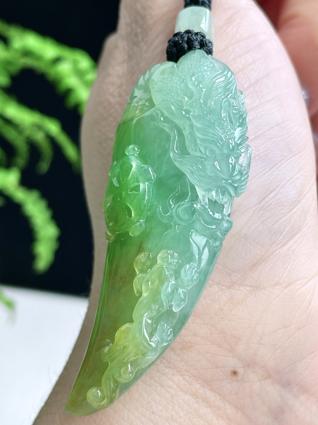 冰黄加绿生肖龙龙牙吊坠, 无裂, 性比高, 超厚