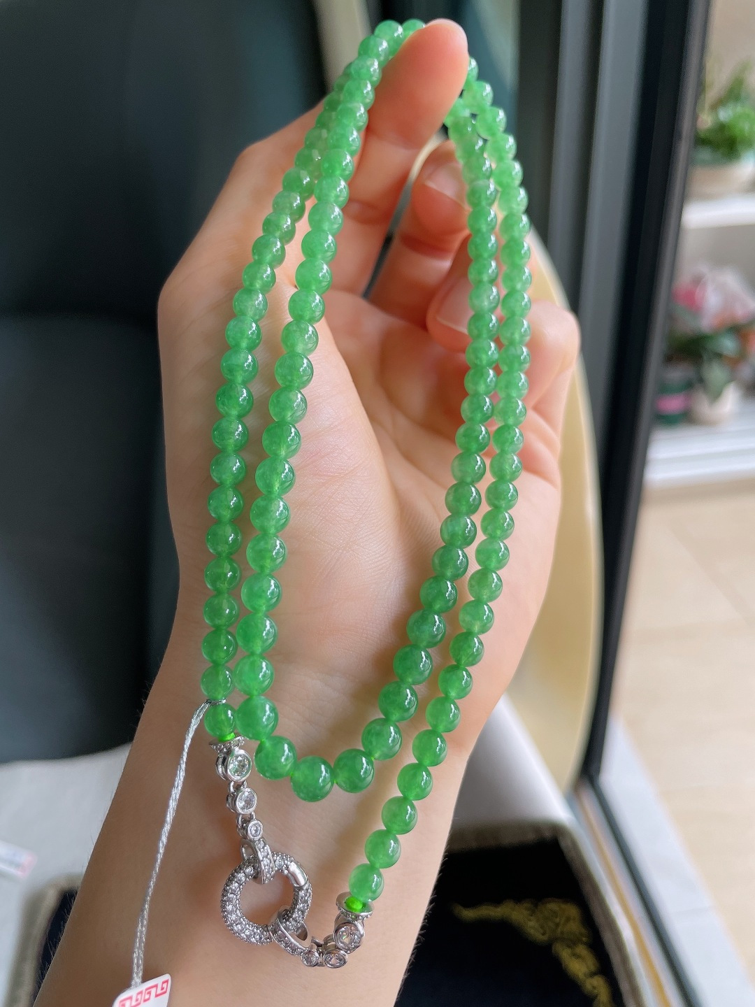 缅甸天然翡翠A货，冰满绿项链，尺寸：5.5mm108颗。【编4536】