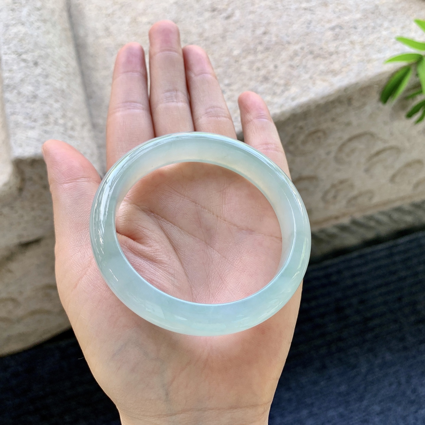 正圈55 56 圈口56/12.5/8 编码Q5091320 糯冰淡绿，水润，种老，细腻，无裂