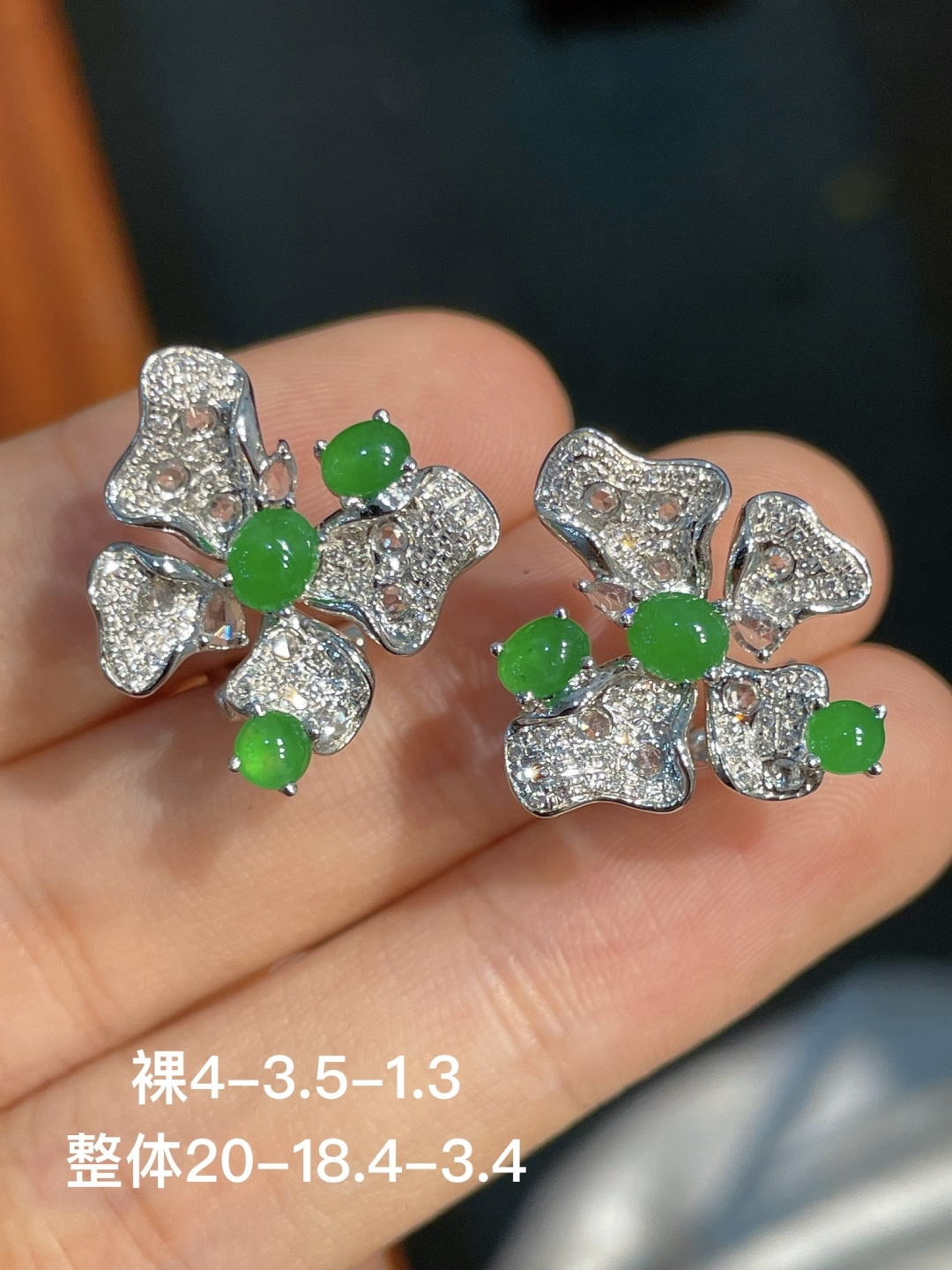 阳绿蛋面耳扣 无裂 18k金镶嵌 强烈推荐，4-3.5-1.3
