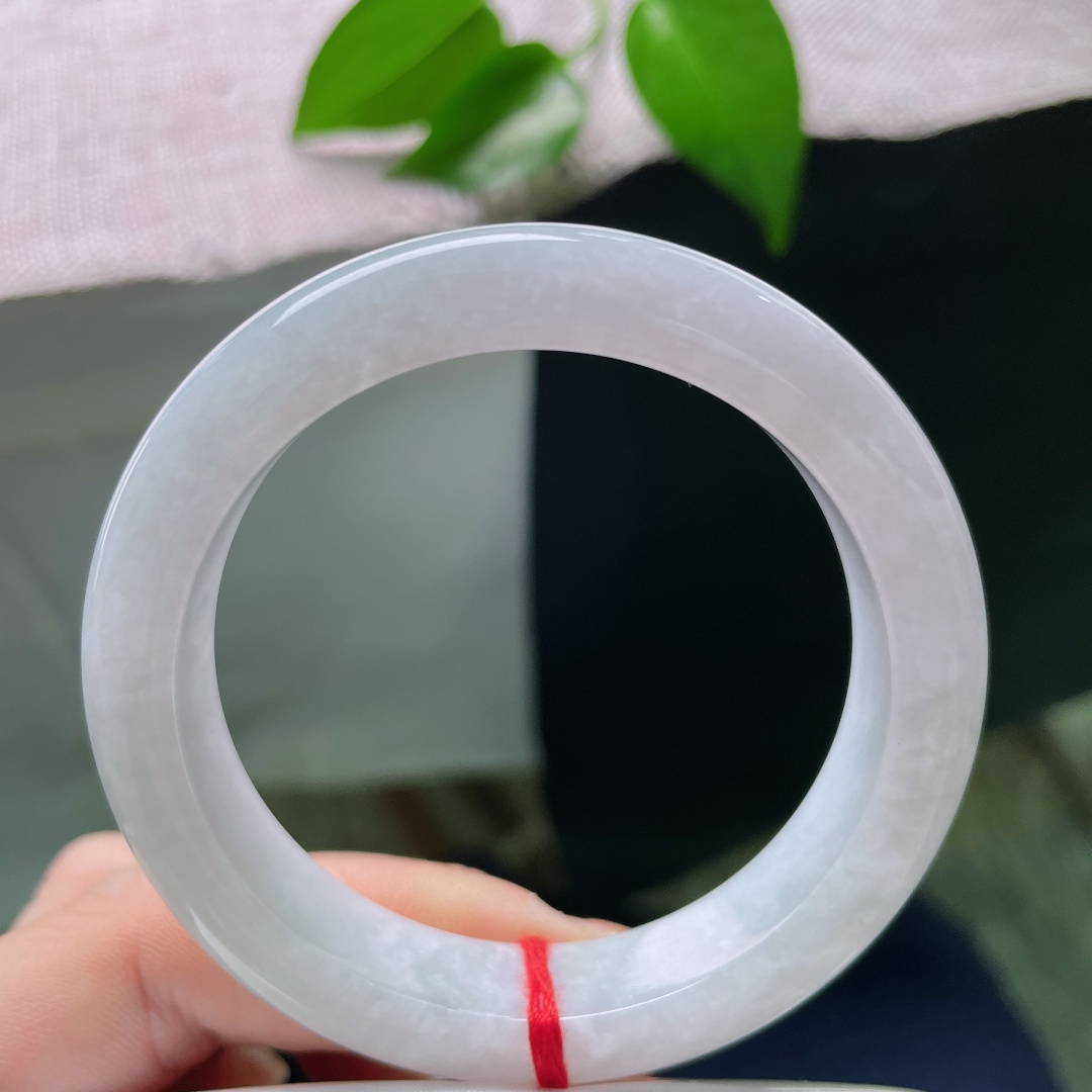 52.9/12.7/8.5，白月光正圈，晶体，通体素雅干净，不添浮华色彩，简约款式耐看，越戴越显温润。ss58788a