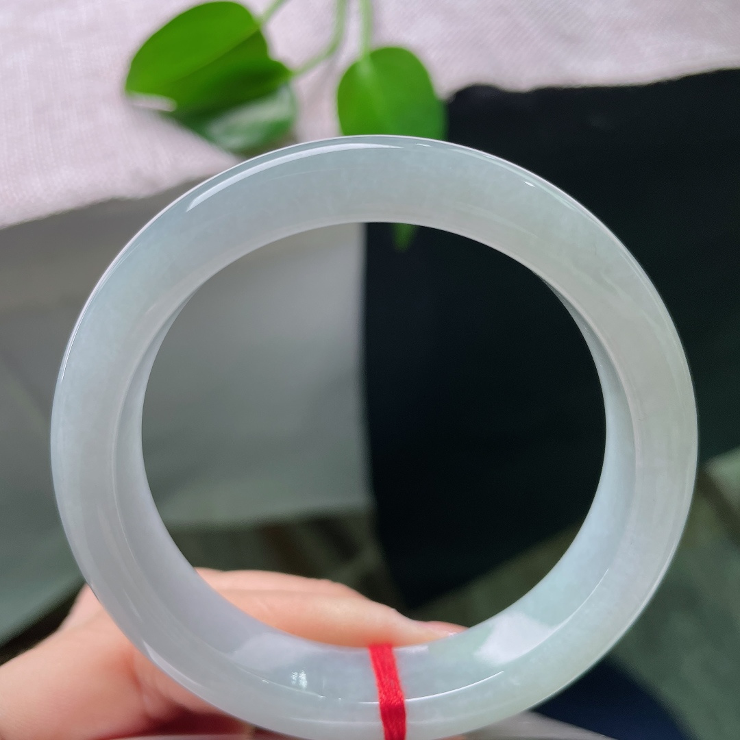 56.7/11.5/8.3，蓝底正圈，棉线，种水莹润有光，底色均匀柔和，经典正圈版型，上手温婉大方。ss58807a