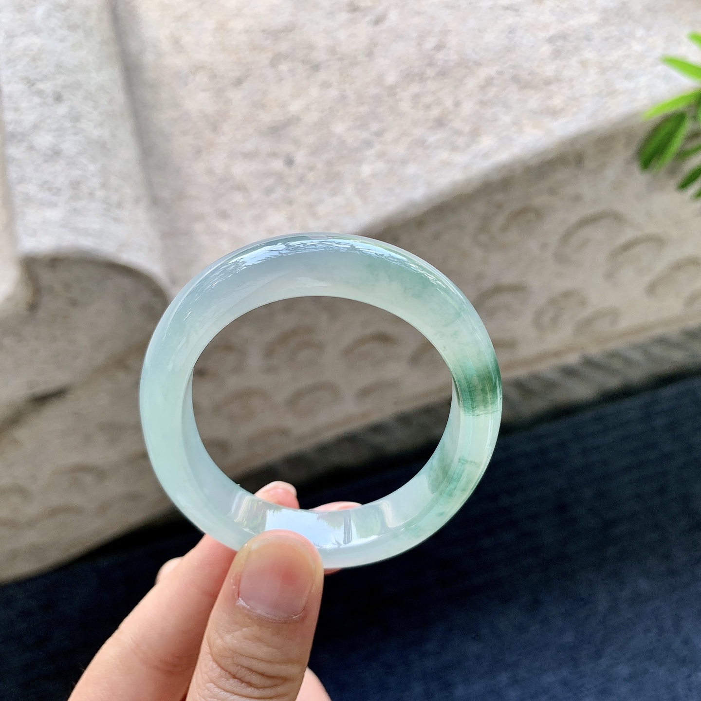 贵妃51 52 圈口52/44.7/7.5 编码T1091312 冰糯飘花，水润，种老，细腻，无裂