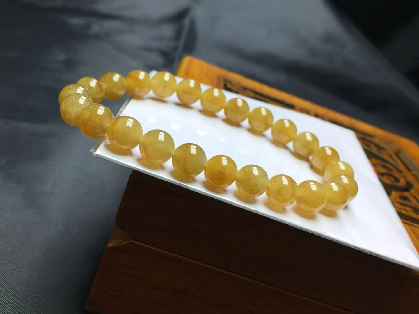 ️ 黄翡手链，卡7.9～7.7mm，24颗，种好，玉质细腻，均匀，色浓，颗颗精选
