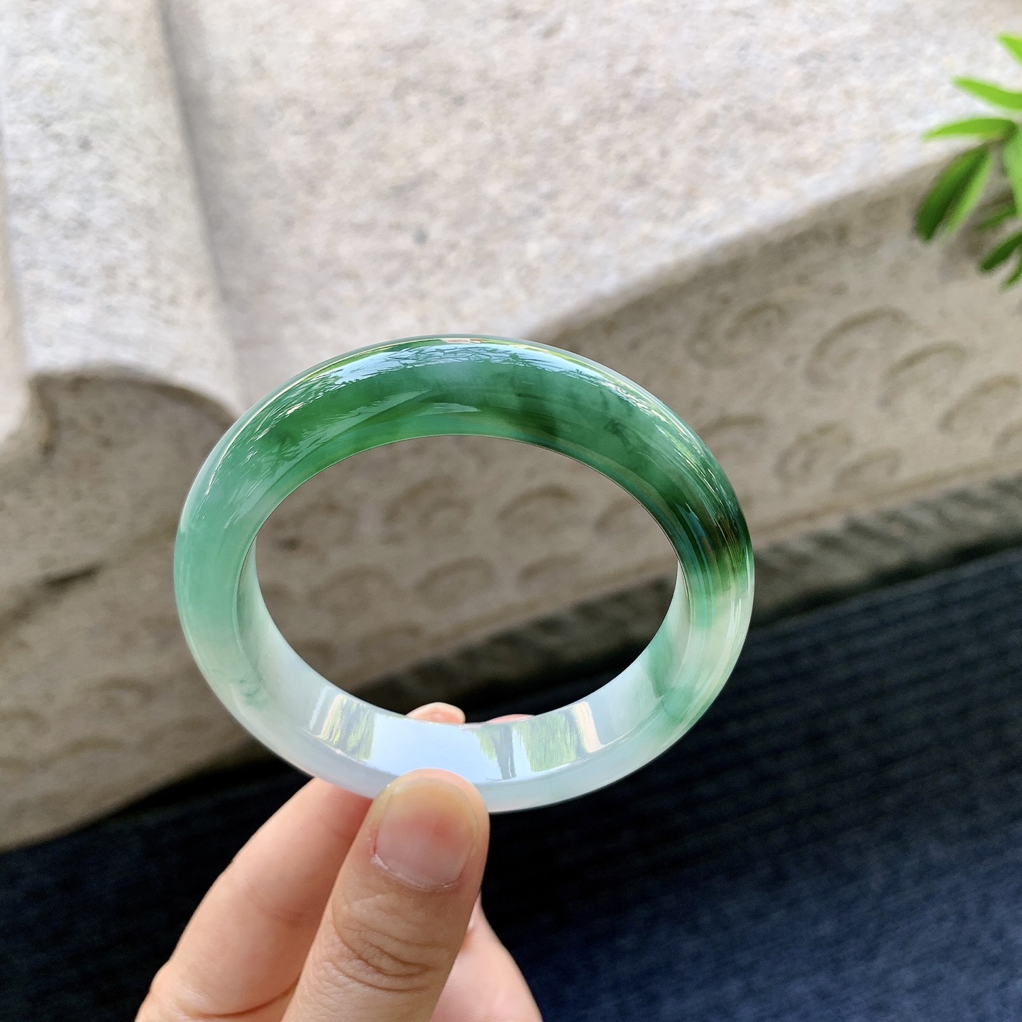 正圈53 54 圈口54.6/12.7/8.8 编码Q5091321 冰糯飘辣绿，水润，种老，细腻，无裂