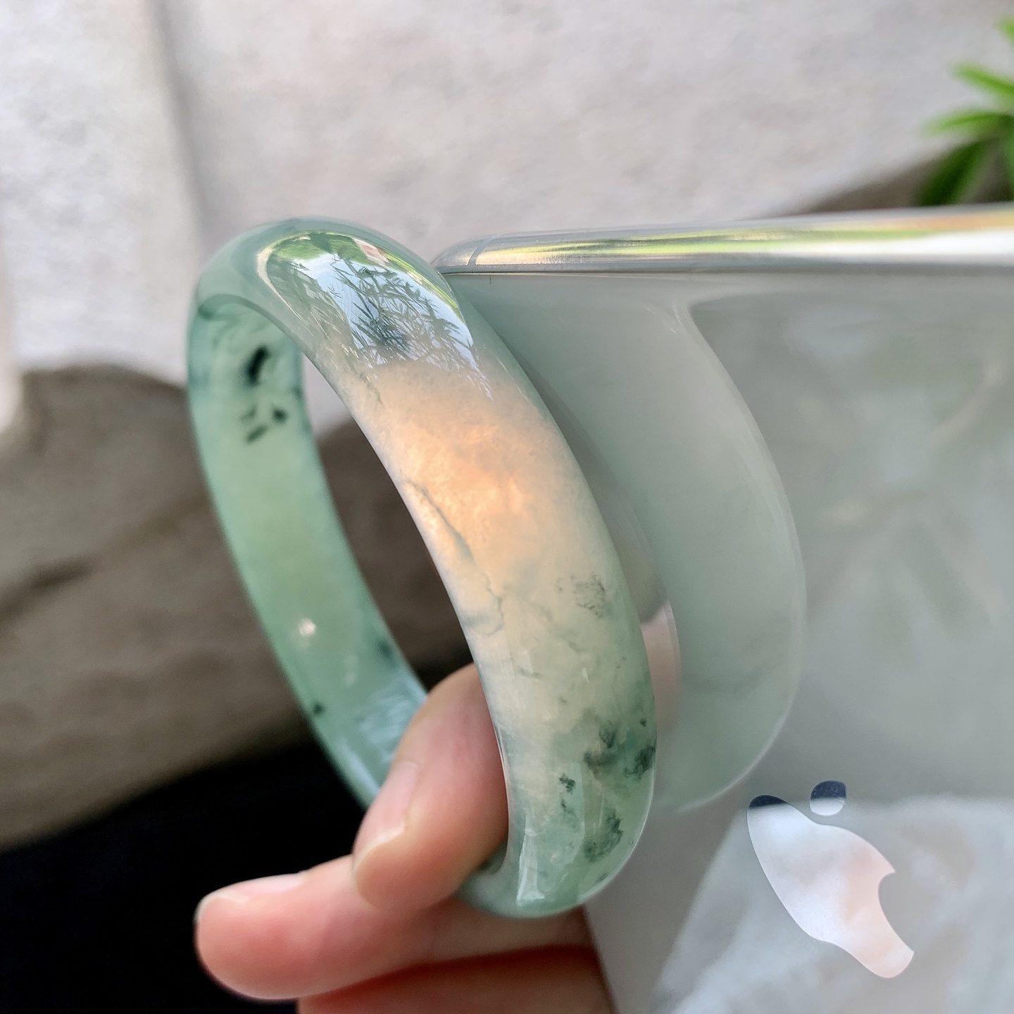 正圈53 54 圈口54.8/12.7/6.2 编码GL091338 糯冰飘花，水润，种老，细腻，打灯有纹线