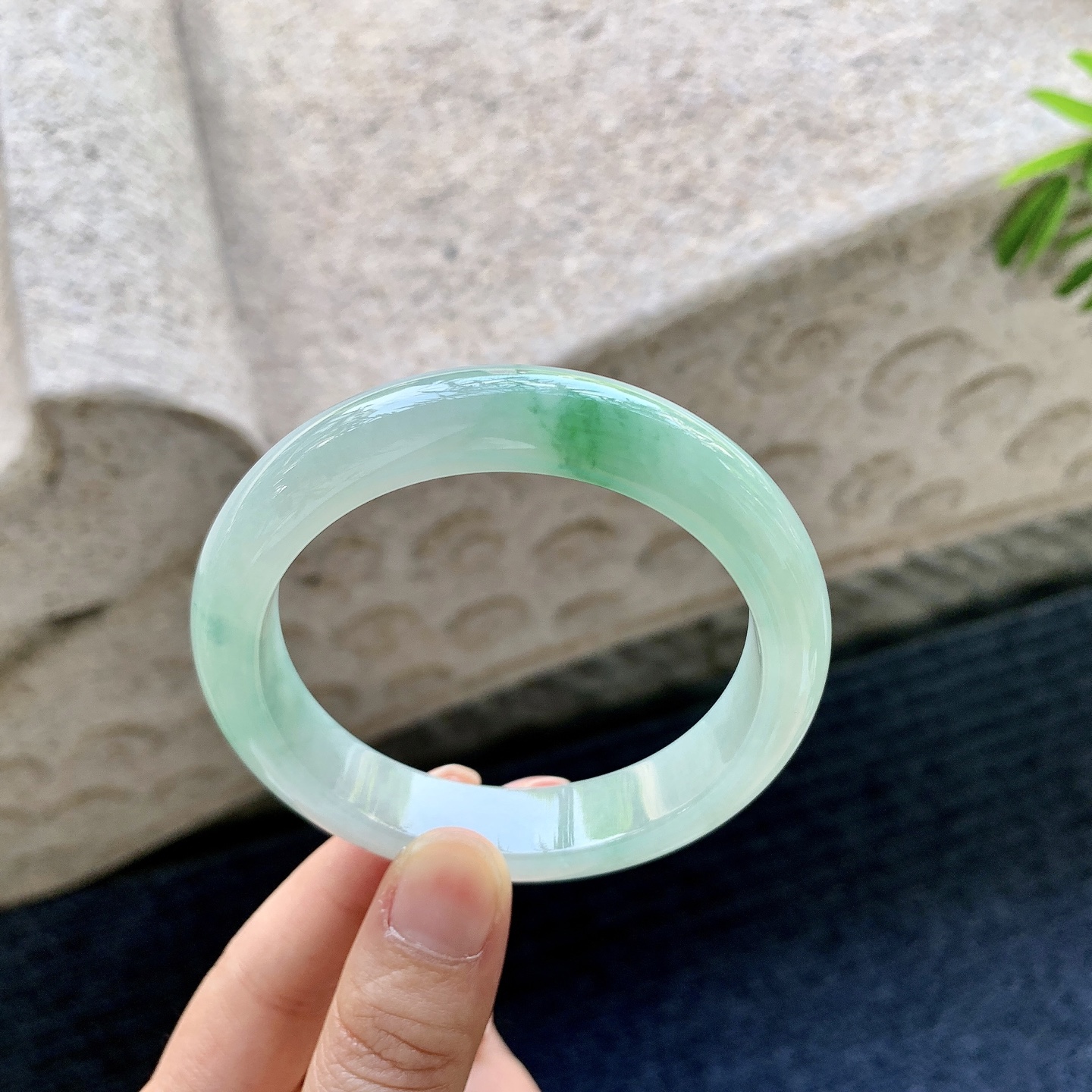 圆条55 56 圈口56/12/8.5 编码AD091305 细糯飘绿，水润，种老，细腻，无裂