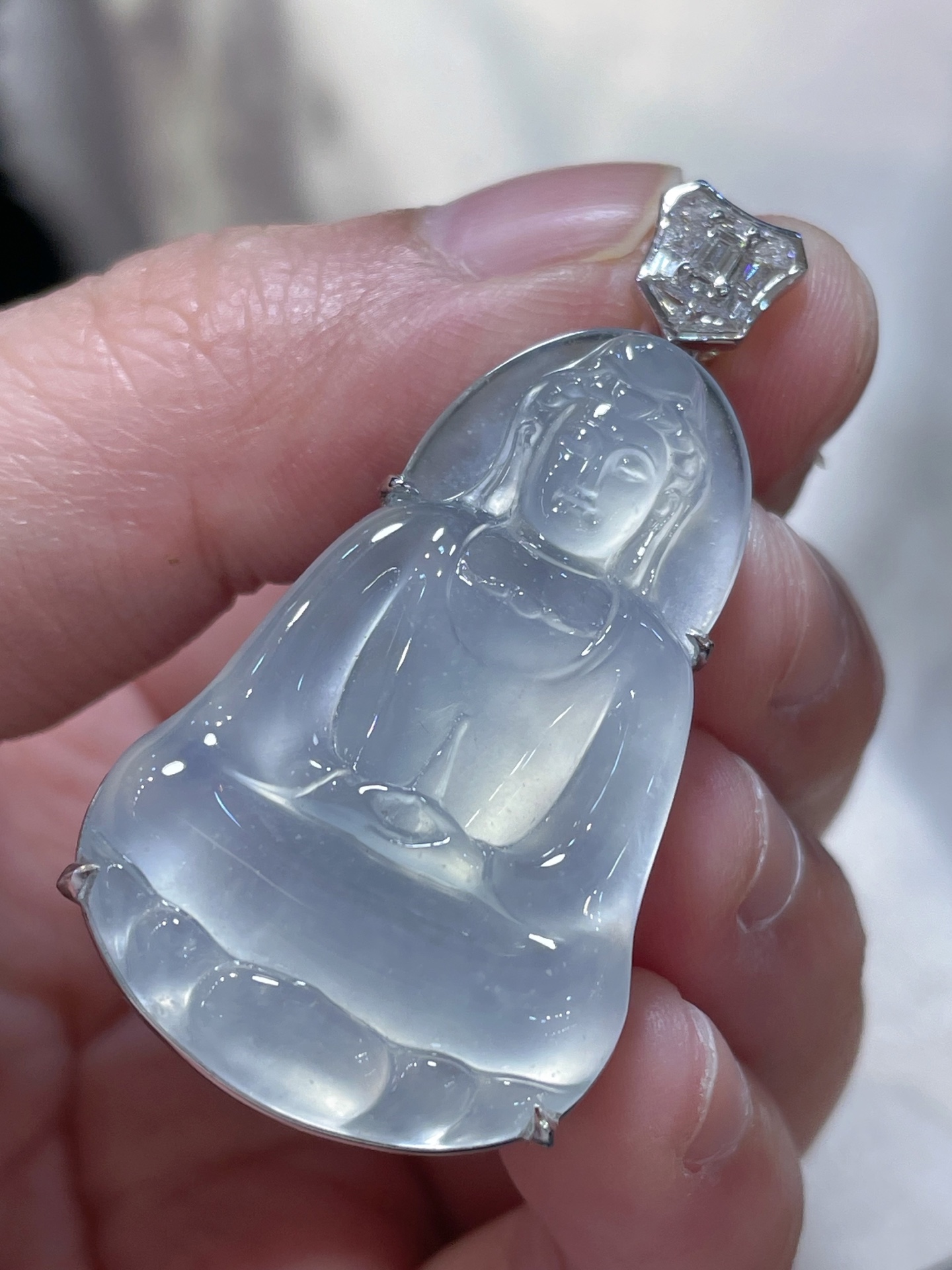 翡翠冰种观音，18k金镶嵌，种水，开脸吉祥，品相水润通透，刚性十足哦