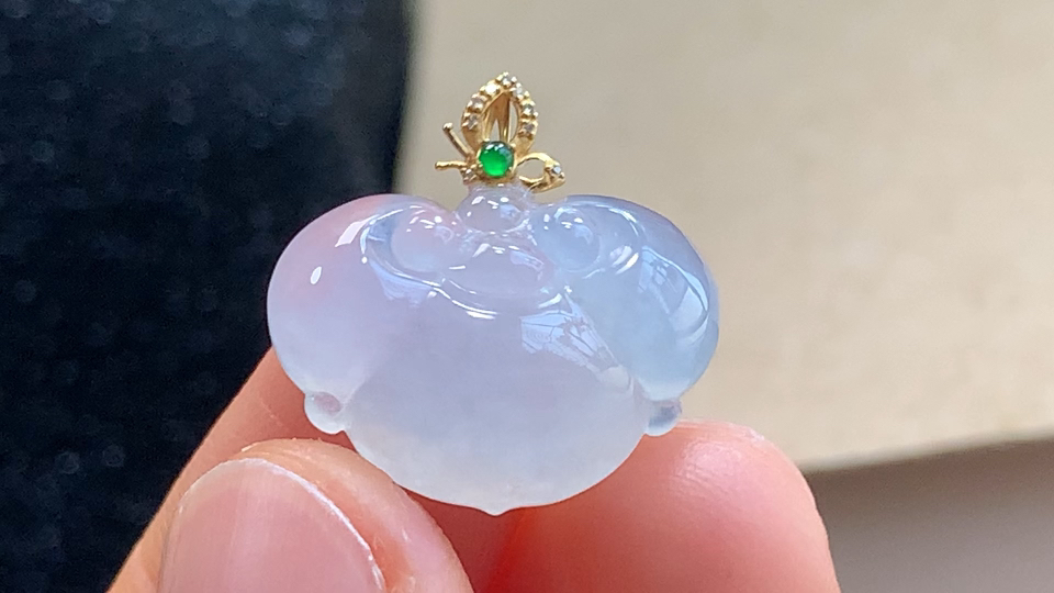 ️ 18K金伴钻如意锁，无裂，尺寸19.1/19.3-13.8-6.1mm，包A附证书
