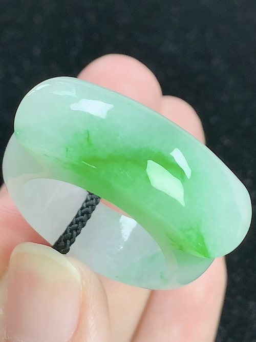 飘绿马鞍戒指，无裂，内径尺寸19.8-10.9-7.0mm，23号手寸，j12lwh6