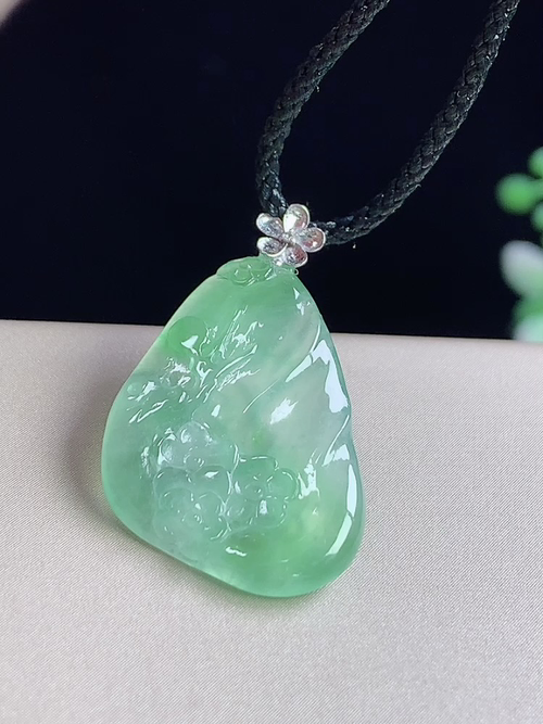 18k金镶冰飘绿一路连发，无裂，尺寸22.9-16-3.0mm，j12pa09