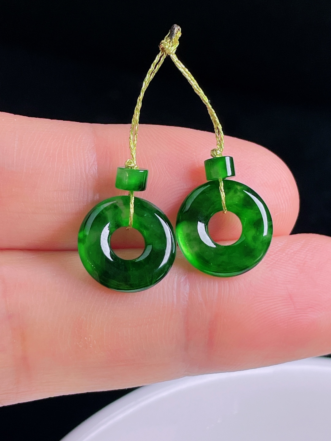 ️辣绿耳坠，老种起光，细底通透，尺寸：11.6/2.5mm0912