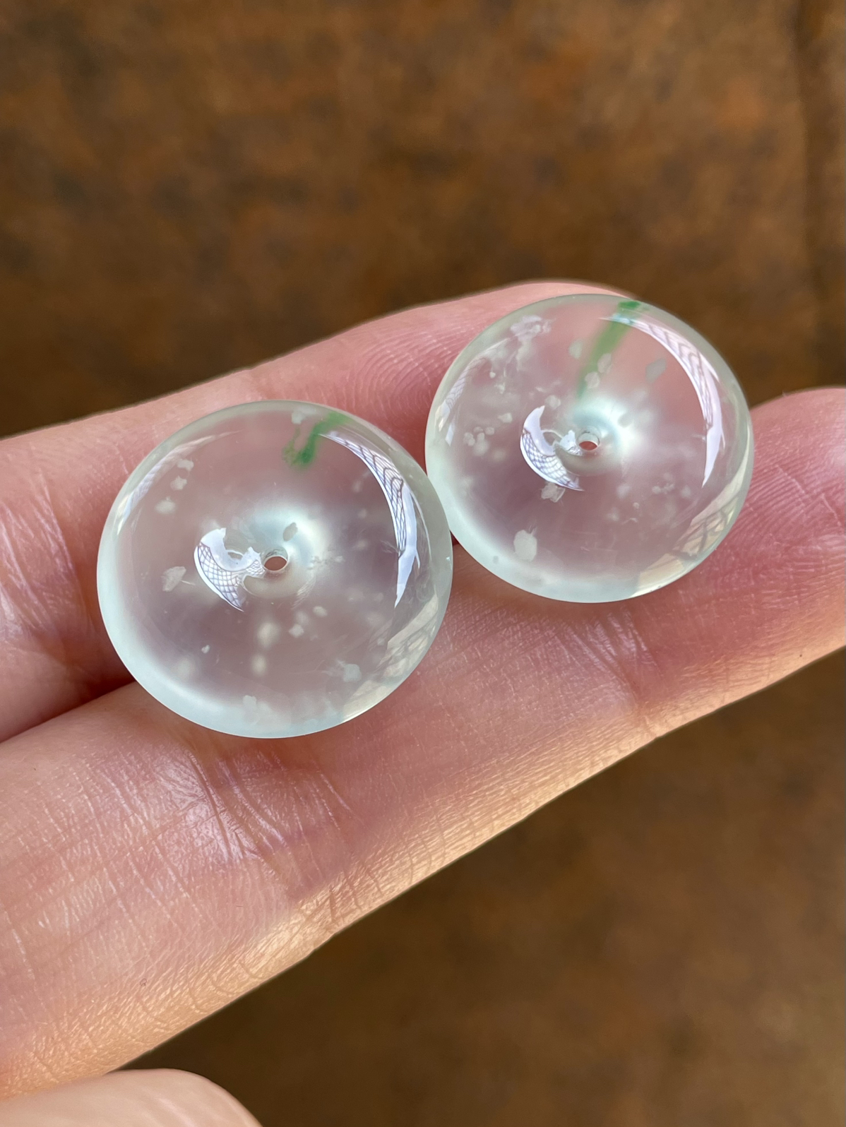 【冰种飘花平安扣一对】老坑雪花棉，质地细腻冰润，品质很好，冰感十足，胶感明显，收藏品质。裸石尺寸19.2*5.8毫米