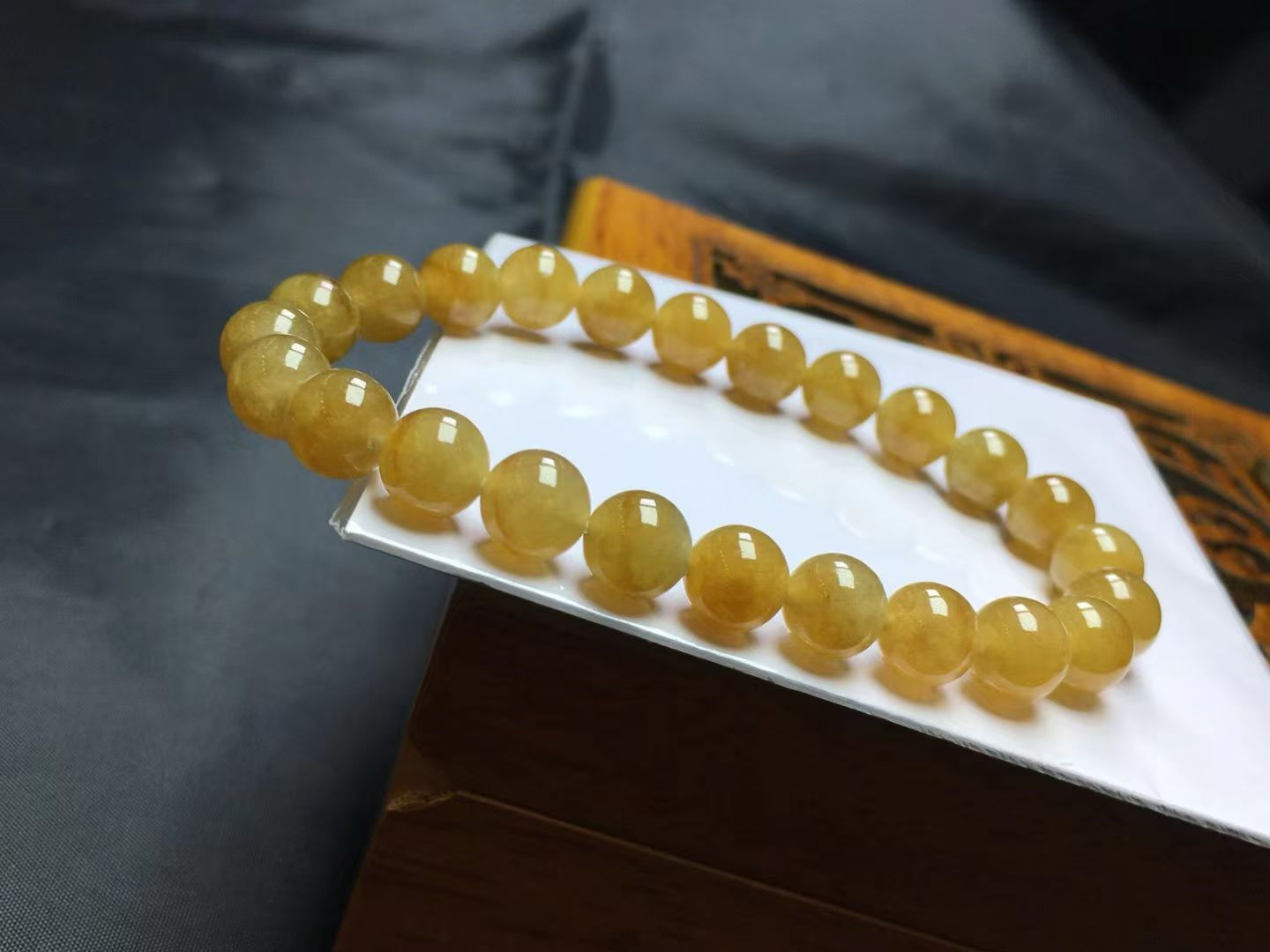 ️ 黄翡手链，卡7.9～7.7mm，24颗，种好，玉质细腻，均匀，色浓，颗颗精选