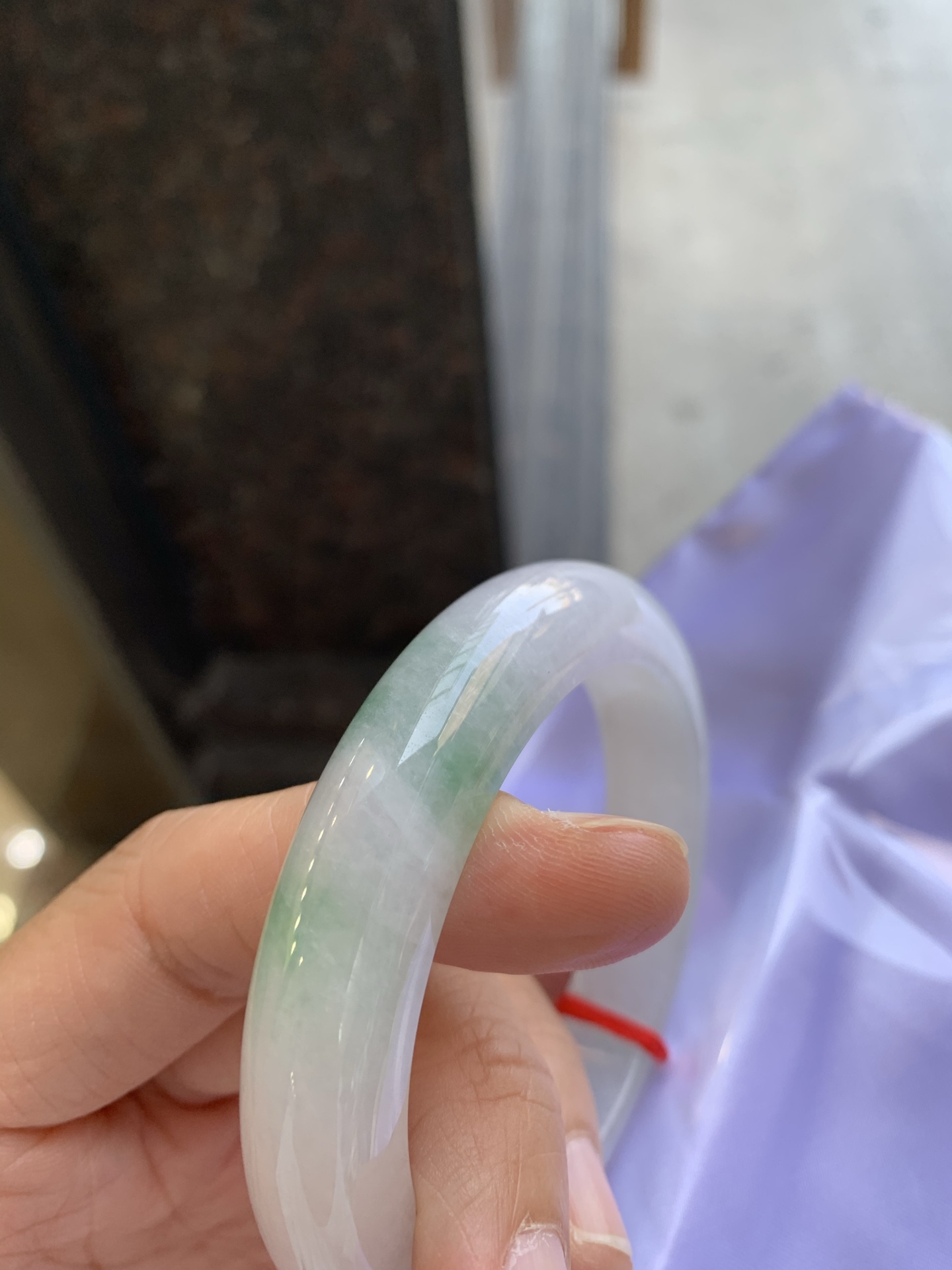 正圈飘绿 微细纹 尺寸：57.5/12.6/9.3 版型好