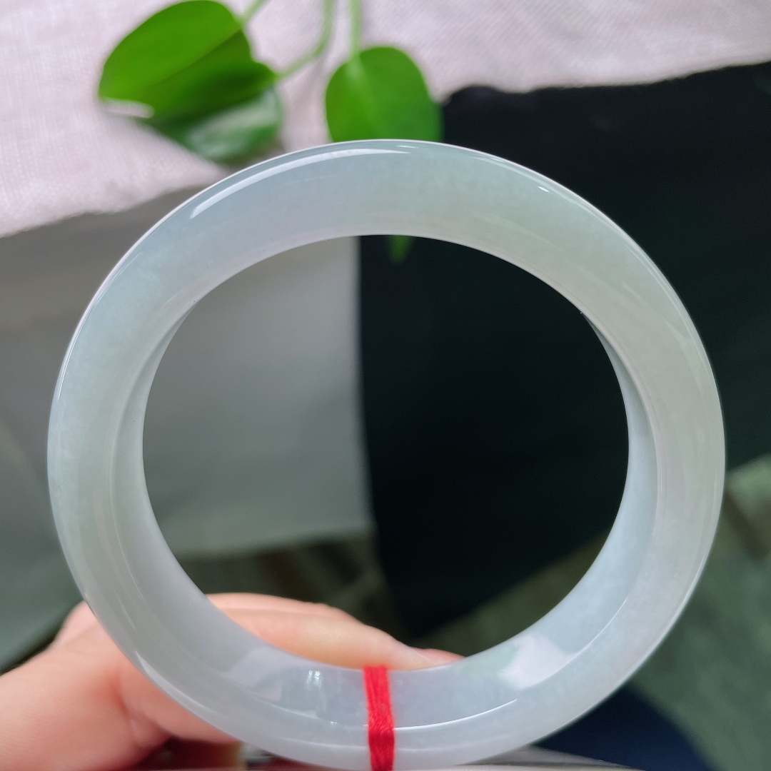 56.7/11.5/8.3，蓝底正圈，棉线，种水莹润有光，底色均匀柔和，经典正圈版型，上手温婉大方。