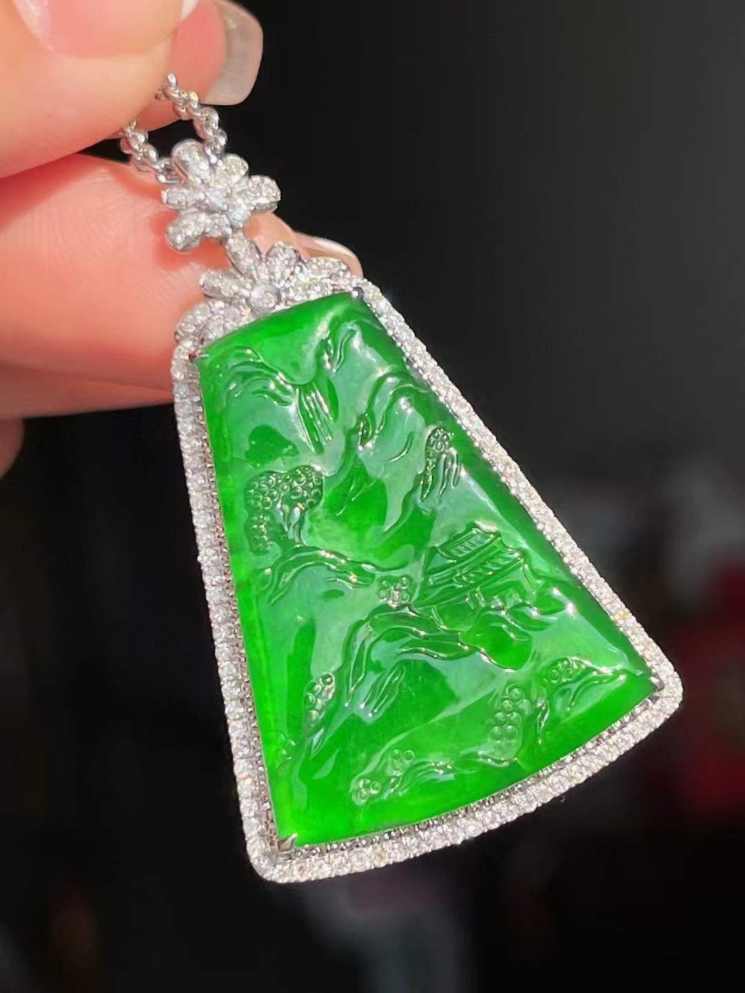 ️ 辣阳绿意境“山水牌”吊坠 精工雕刻 品质超赞 种好色艳 豪华镶款 无裂，47-28.2-11