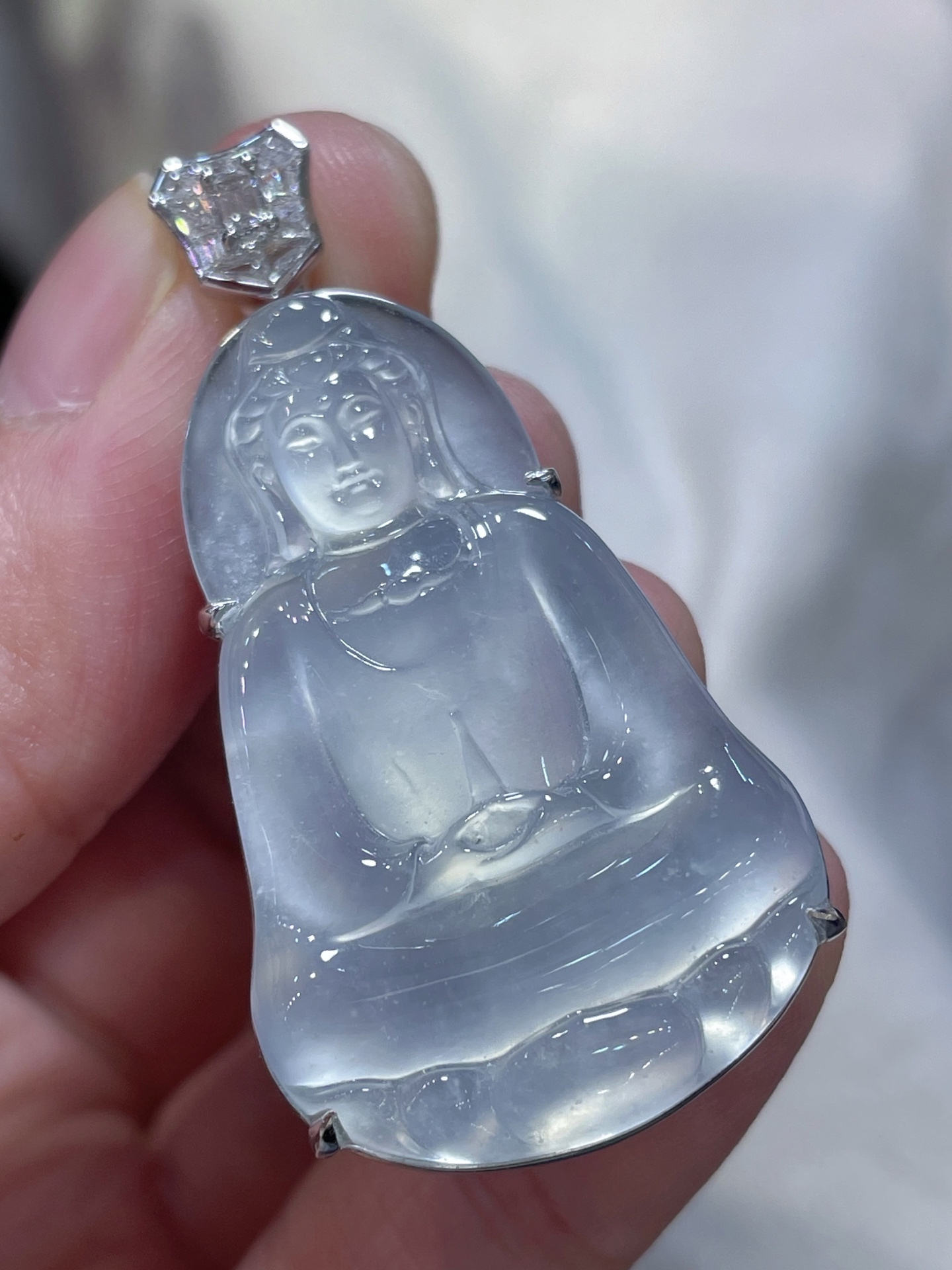 翡翠冰种观音，18k金镶嵌，种水，开脸吉祥，品相水润通透，刚性十足哦