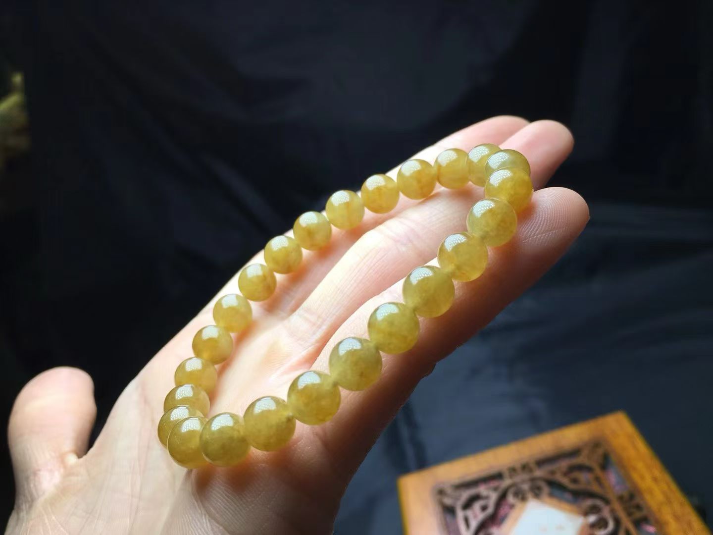 ️ 黄翡手链，卡7.9～7.7mm，24颗，种好，玉质细腻，均匀，色浓，颗颗精选