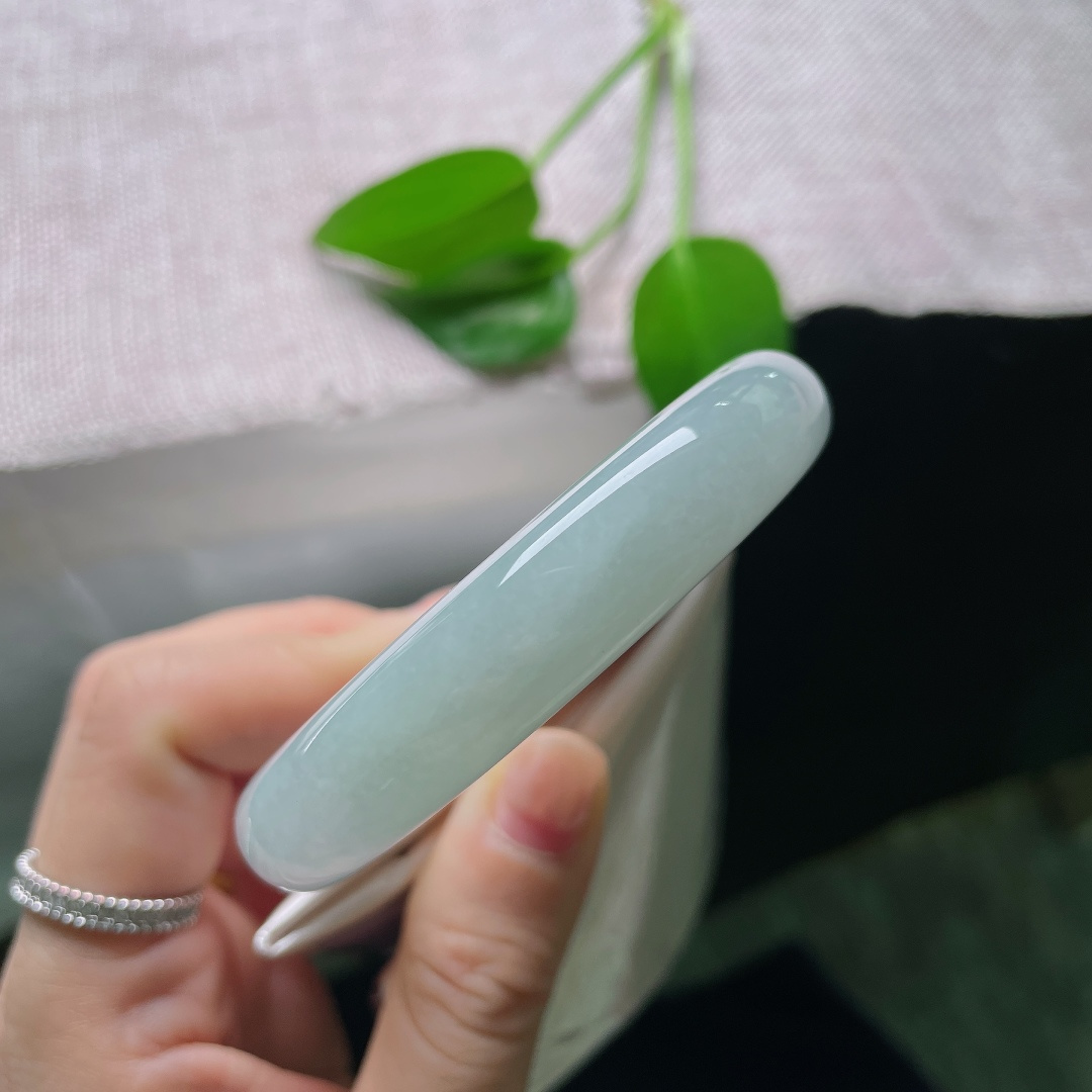 56.7/11.5/8.3，蓝底正圈，棉线，种水莹润有光，底色均匀柔和，经典正圈版型，上手温婉大方。ss58807a