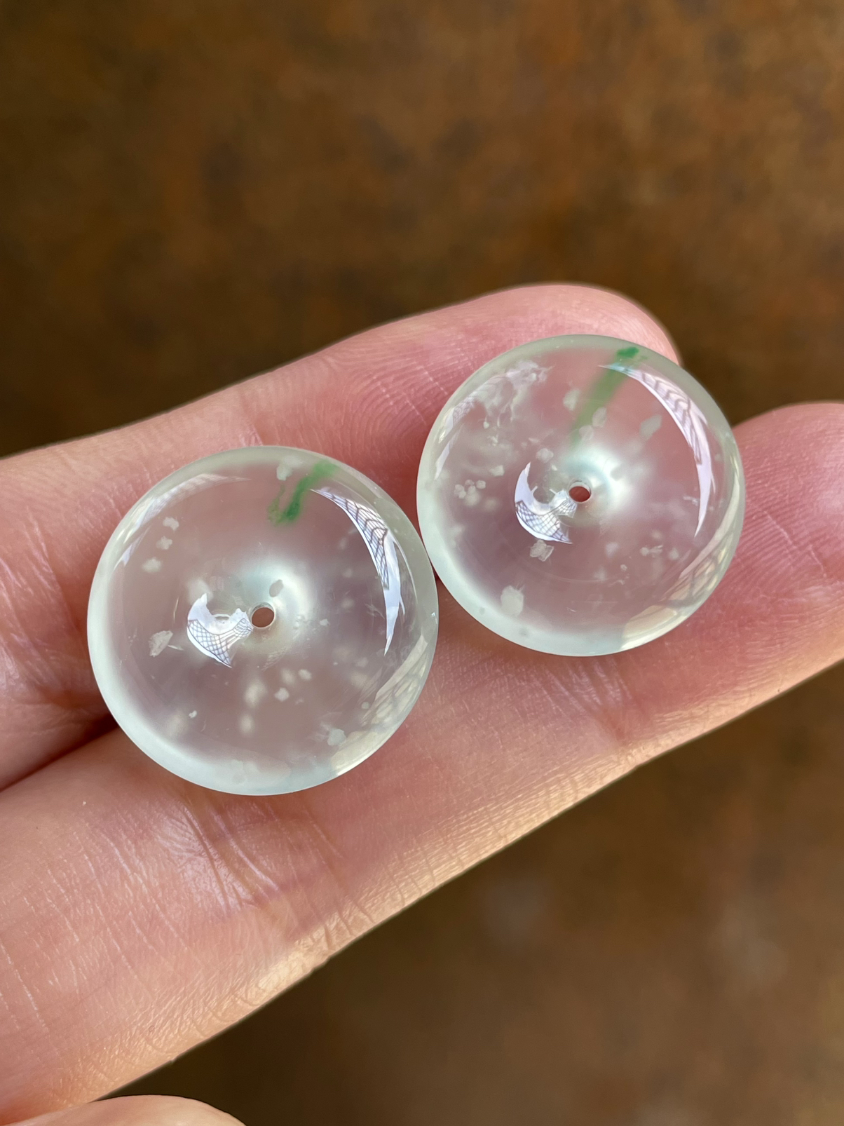 【冰种飘花平安扣一对】老坑雪花棉，质地细腻冰润，品质很好，冰感十足，胶感明显，收藏品质。裸石尺寸19.2*5.8毫米