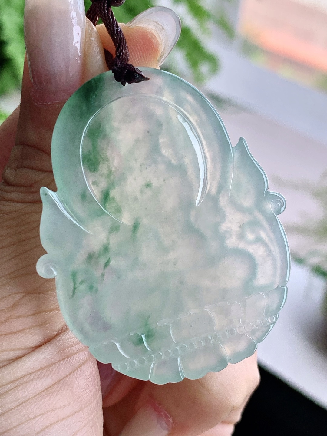 【裸石】️冰飘绿花不动明吊坠【说明】缅甸 性比高 飘花【尺寸】50-41.6-5【重量】20克