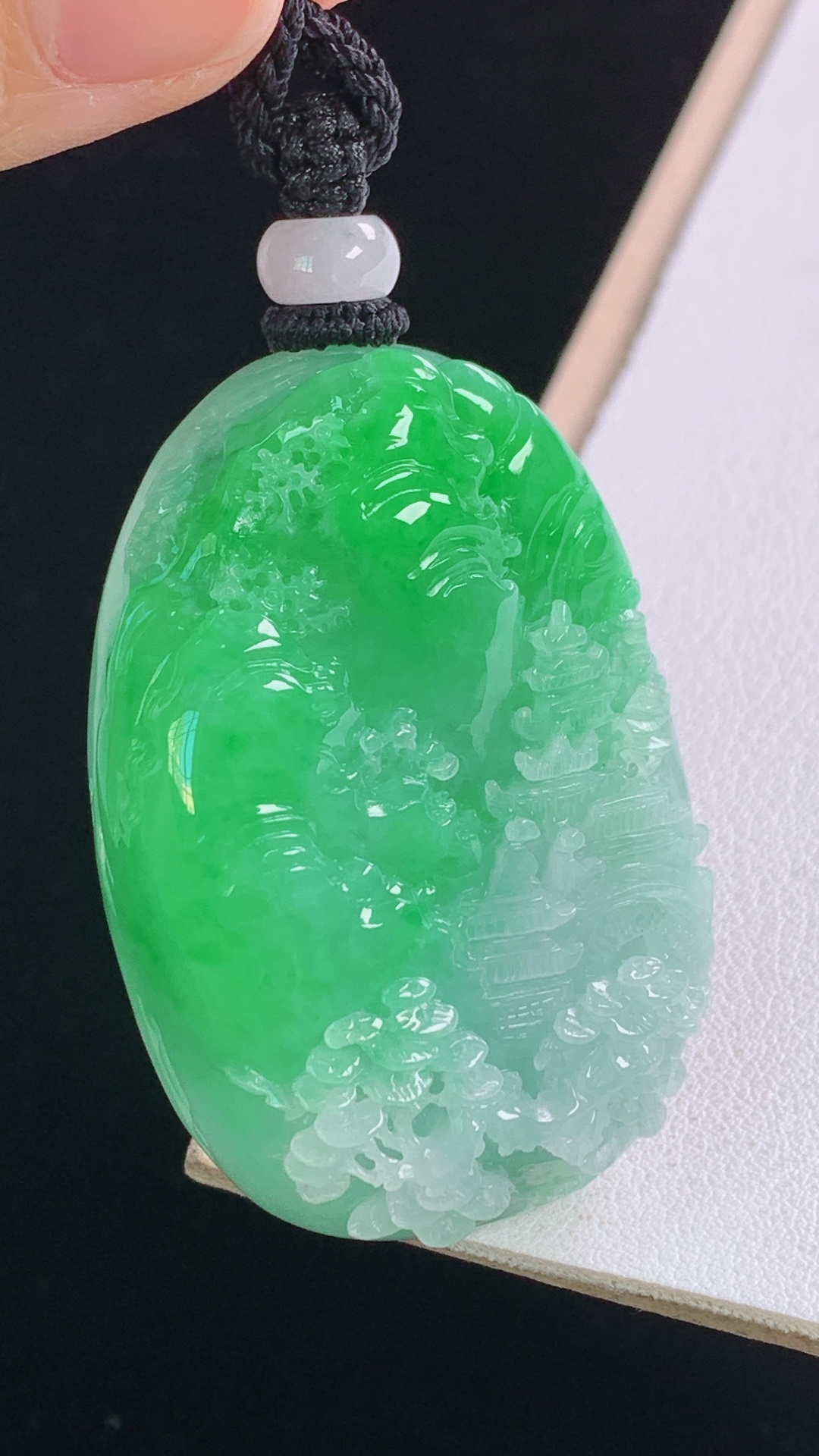 阳绿山水牌，色泽明艳，底子细腻，无裂，尺寸:48.7-32.6-14.2mm 10