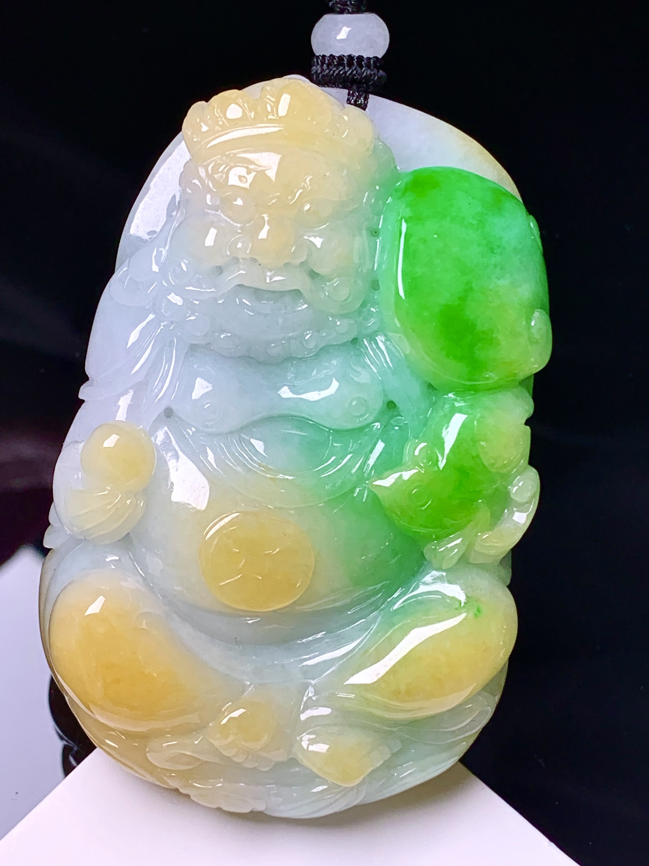 飘黄绿翡财神爷吊坠 玉质细腻 色泽艳丽清新 水润亮眼 整体尺寸60.8*38.8*15.8 w1