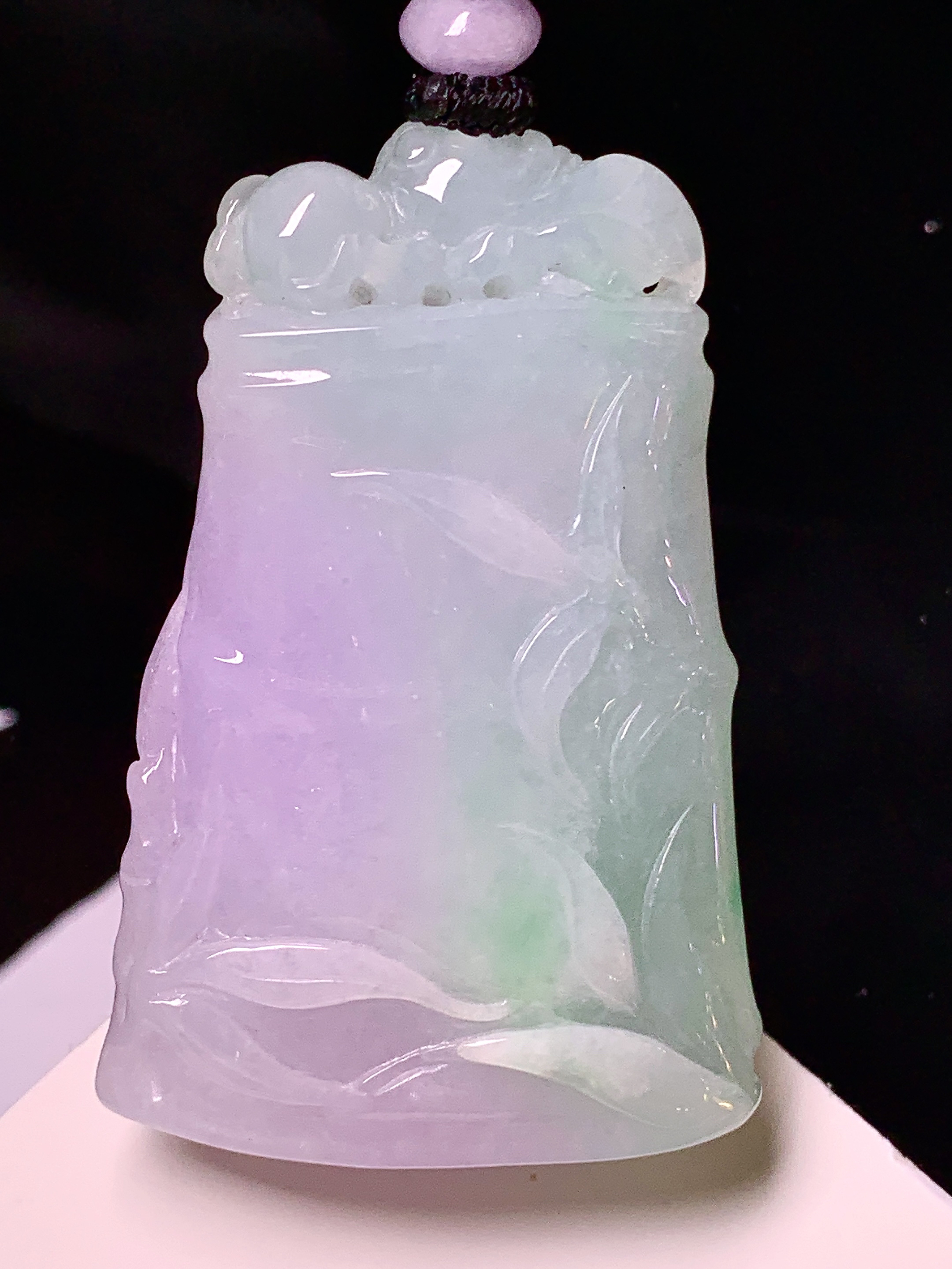 淡紫罗兰飘绿竹节吊坠 玉质细腻 色泽艳丽清新 水润亮眼 整体尺寸52.2*33.8*12 w1