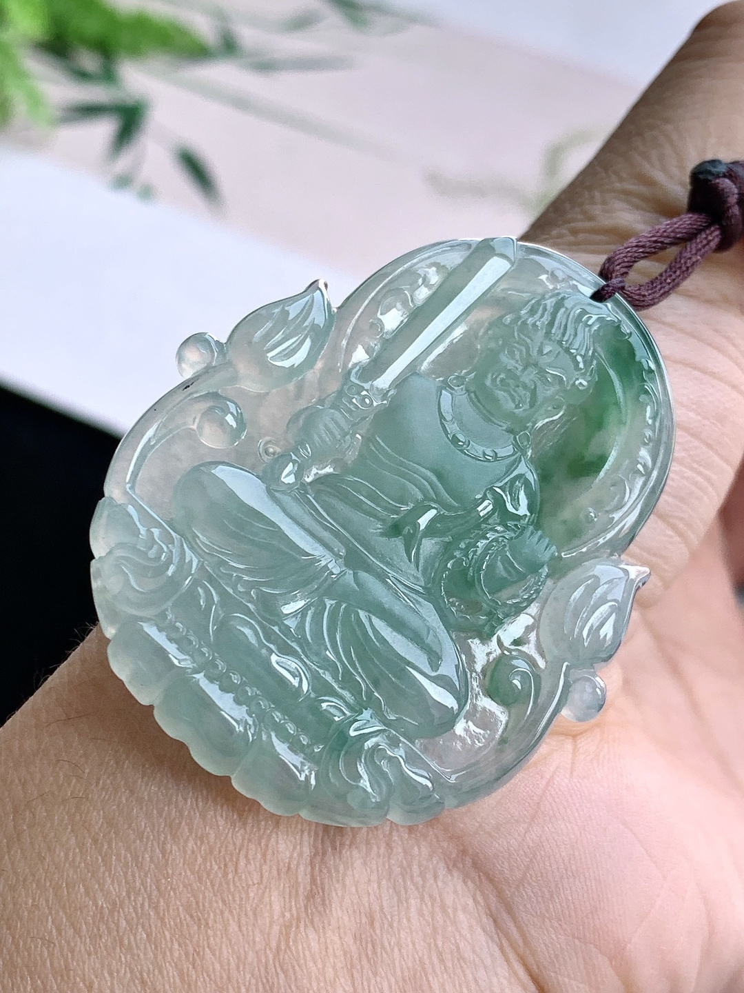 【裸石】️冰飘绿花不动明吊坠【说明】缅甸 性比高 飘花【尺寸】50-41.6-5【重量】20克