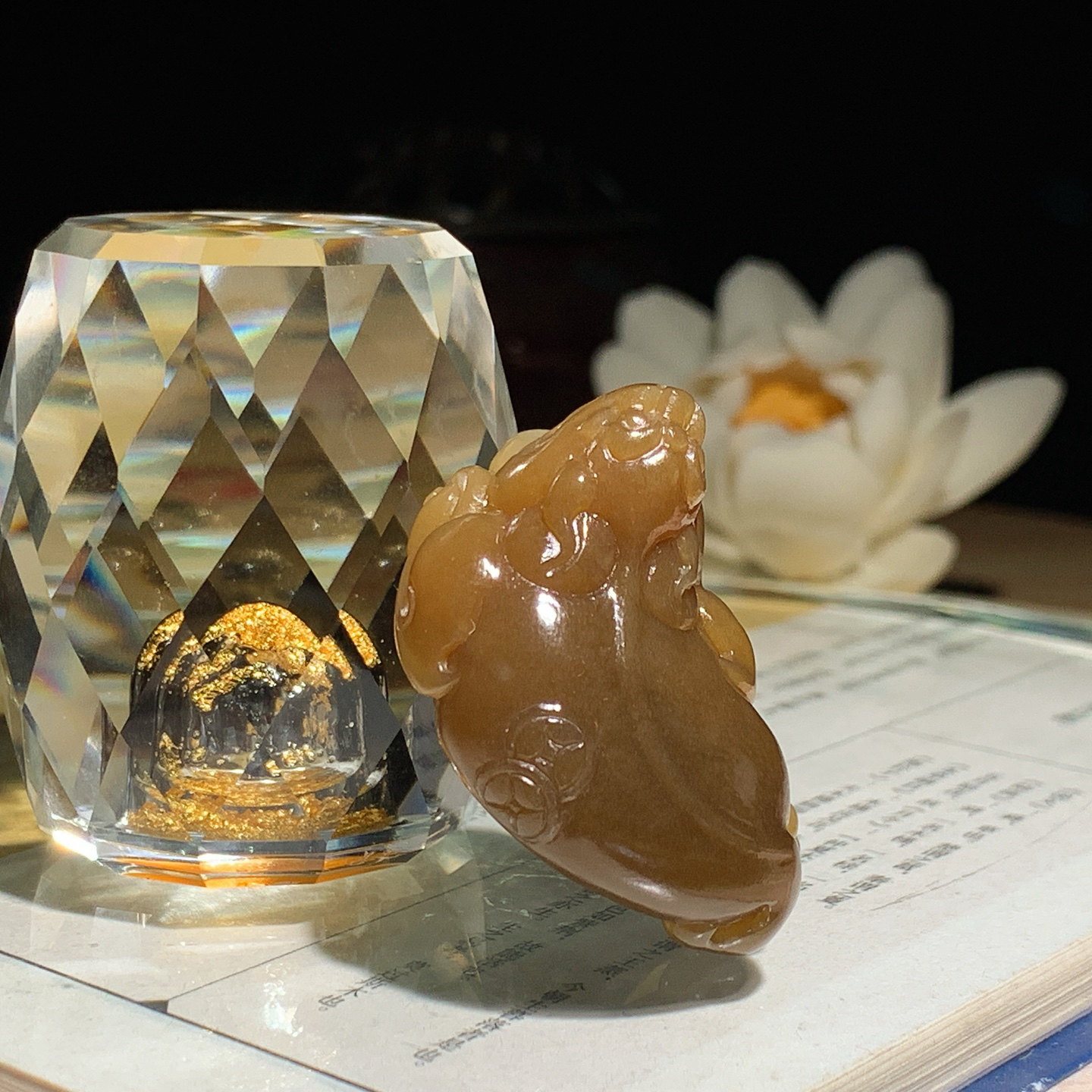 新疆且末糖富贵缠身金蟾挂件。尺寸39/30/20重31克 玉质细腻油润 底色纯净 脂粉好，品质好。lt260912