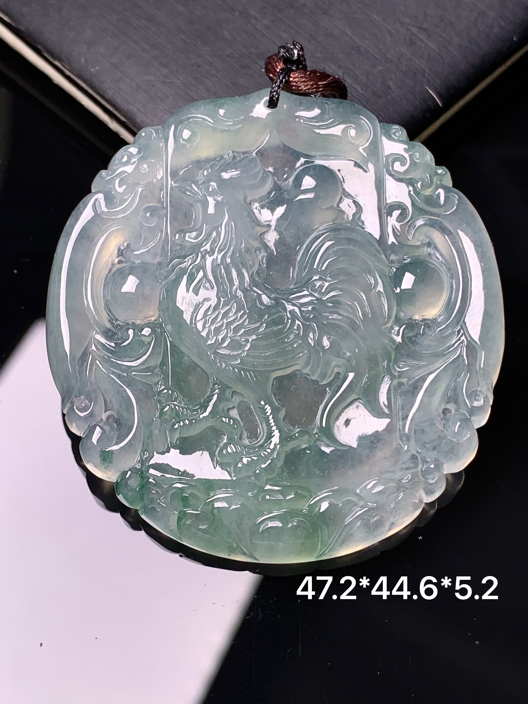 冰种生肖鸡吊坠 玉质细腻 色泽艳丽清新 水润亮眼 整体尺寸47.2*44.6*5.2 2x